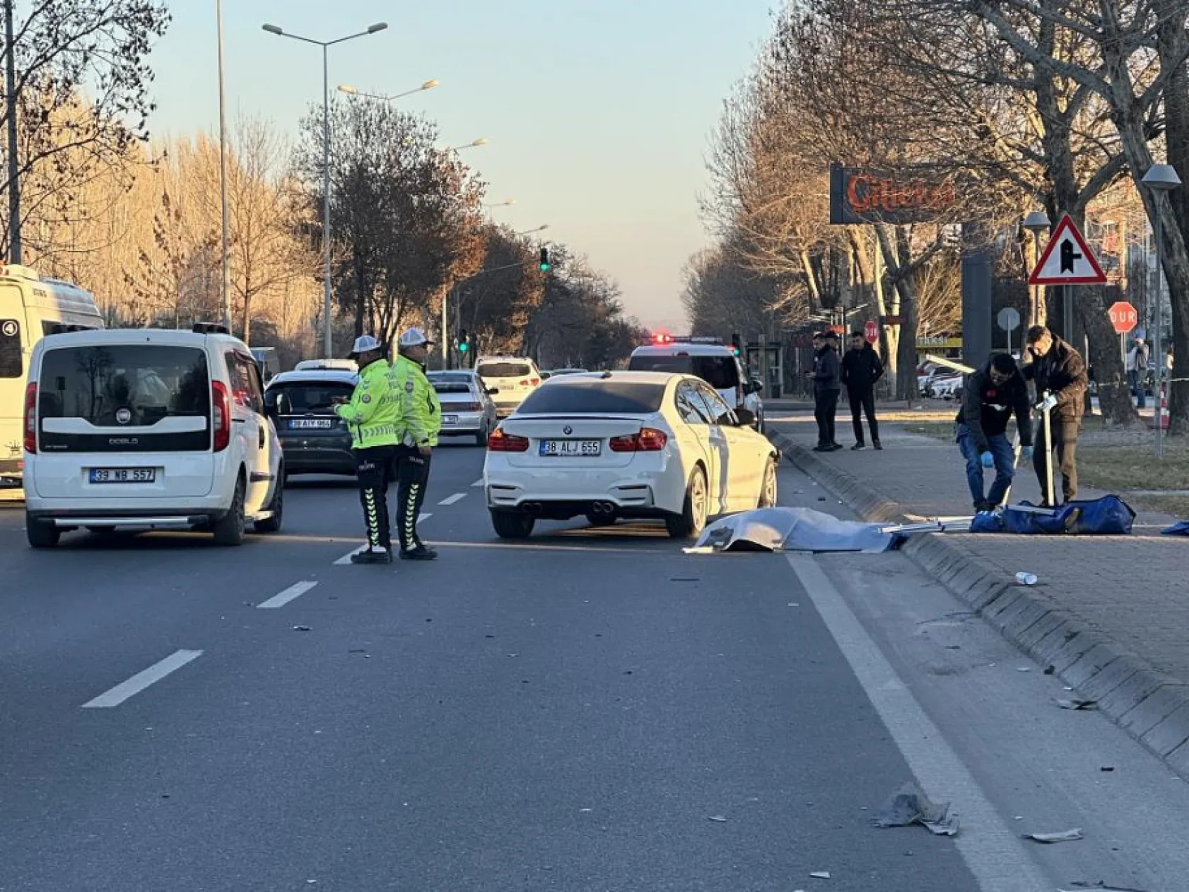 Feci kaza! Otomobilin çarptığı adam hayatını kaybetti