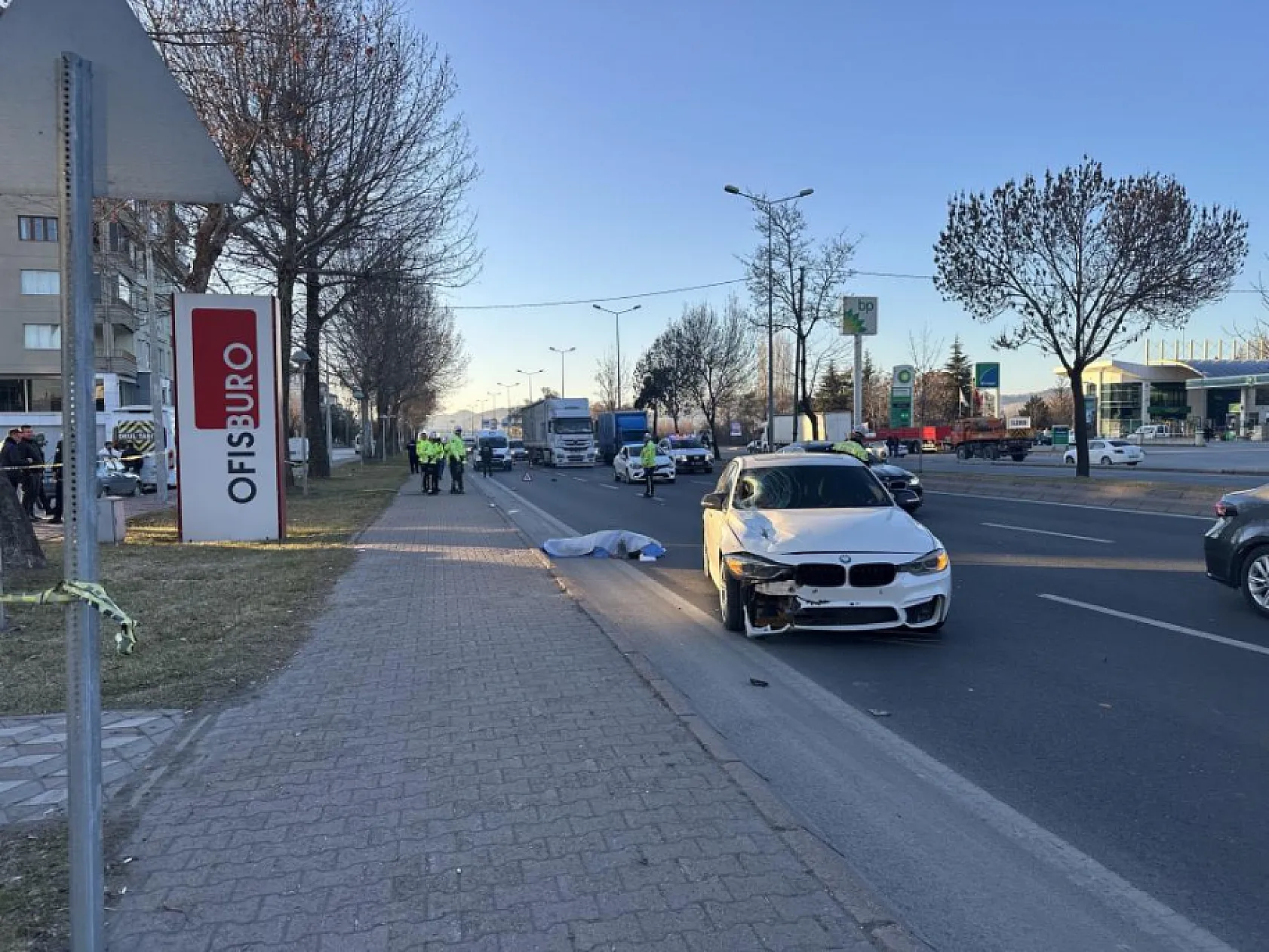 Feci kaza! Otomobilin çarptığı adam hayatını kaybetti