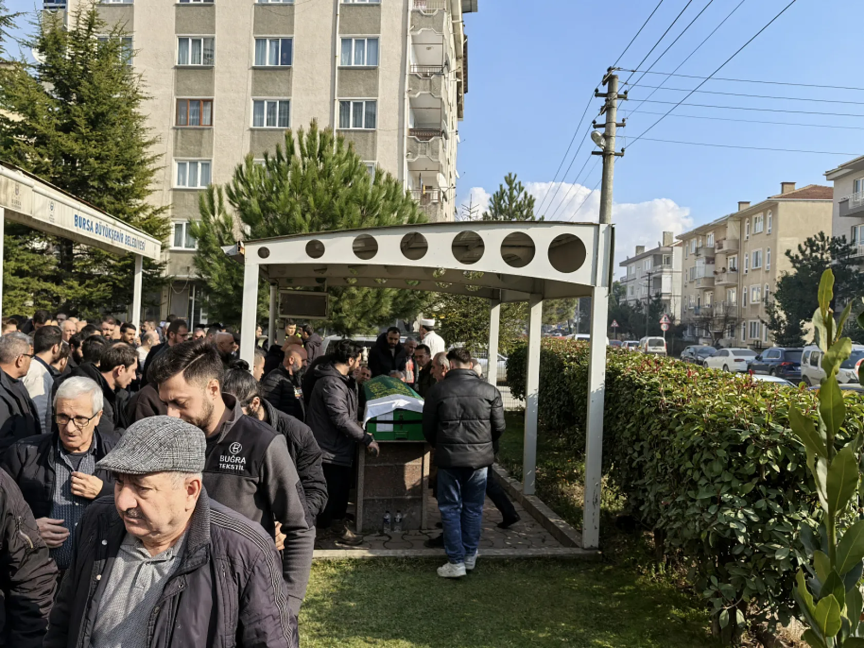 Aşkları ölümle son buldu! Yarım saat arayla kalp krizi geçiren çift toprağa verildi