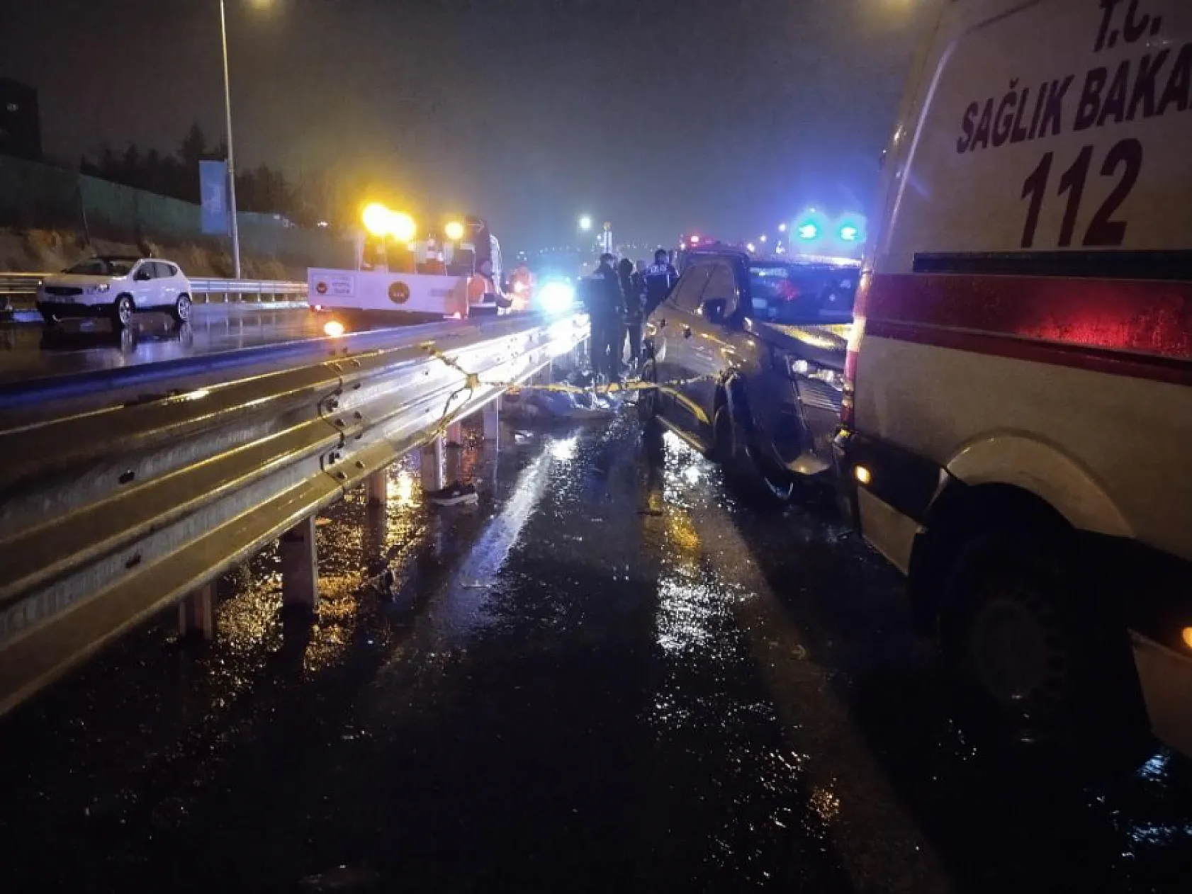 Zincirleme trafik kazası: 1 ölü, 2 yaralı