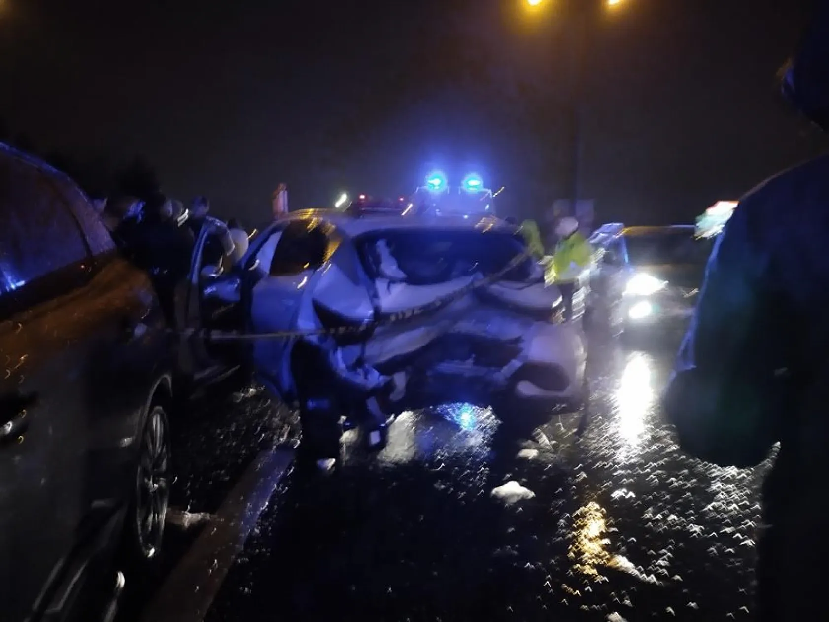 Zincirleme trafik kazası: 1 ölü, 2 yaralı