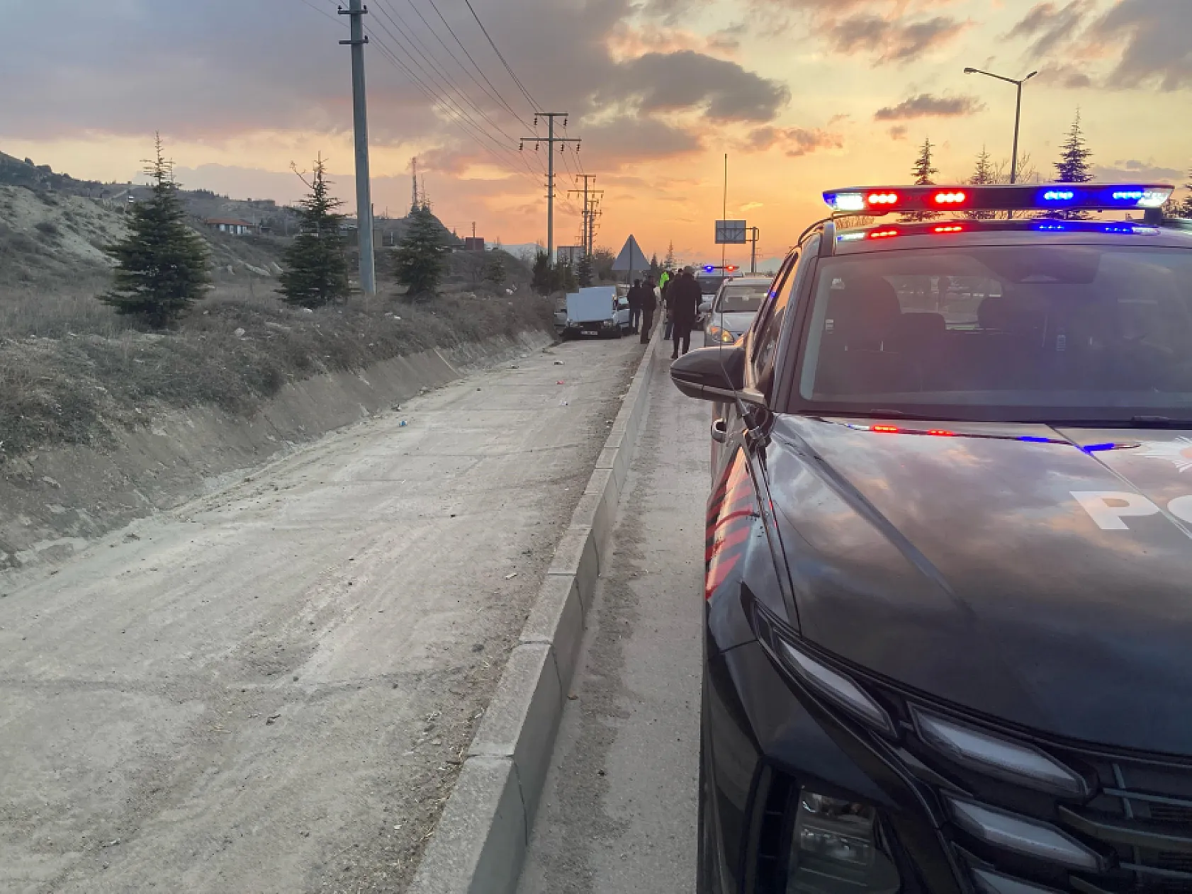 Polisleri peşine takıp 4 aracı hurdaya çeviren şüphelinin 41 suç kaydı çıktı