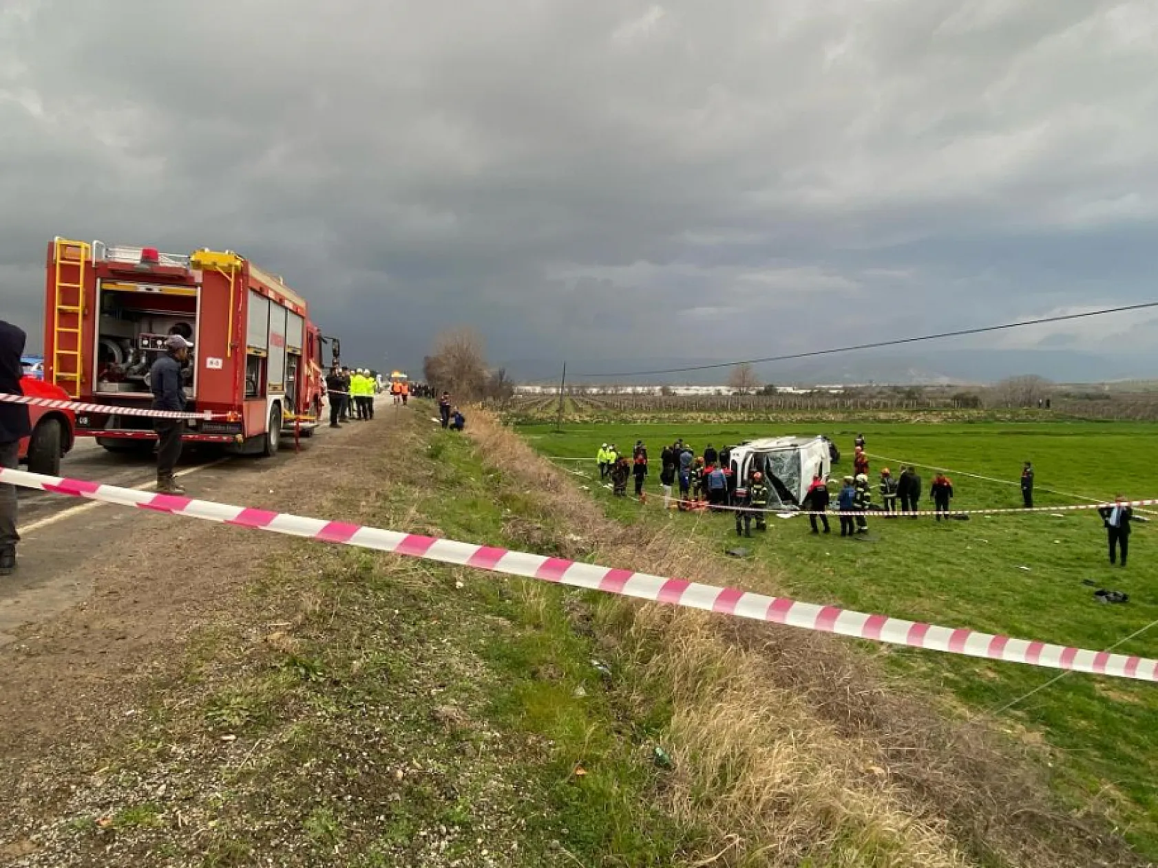 İzmir'den Denizli'ye turnuvaya gelen öğrenciler kaza yaptı: 2 ölü, 26 yaralı
