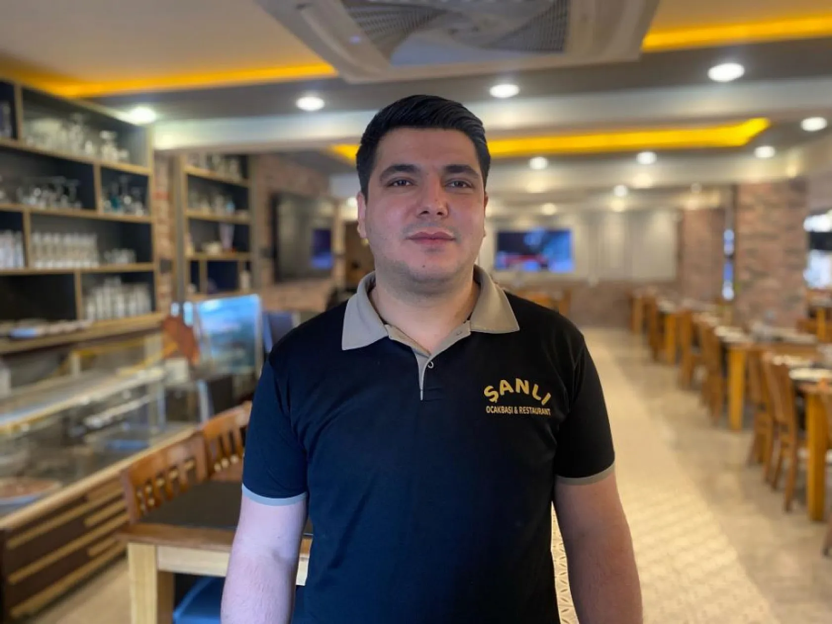 Restoranda panik anları! İngiliz turistin hayatını kurtaran kahraman garson