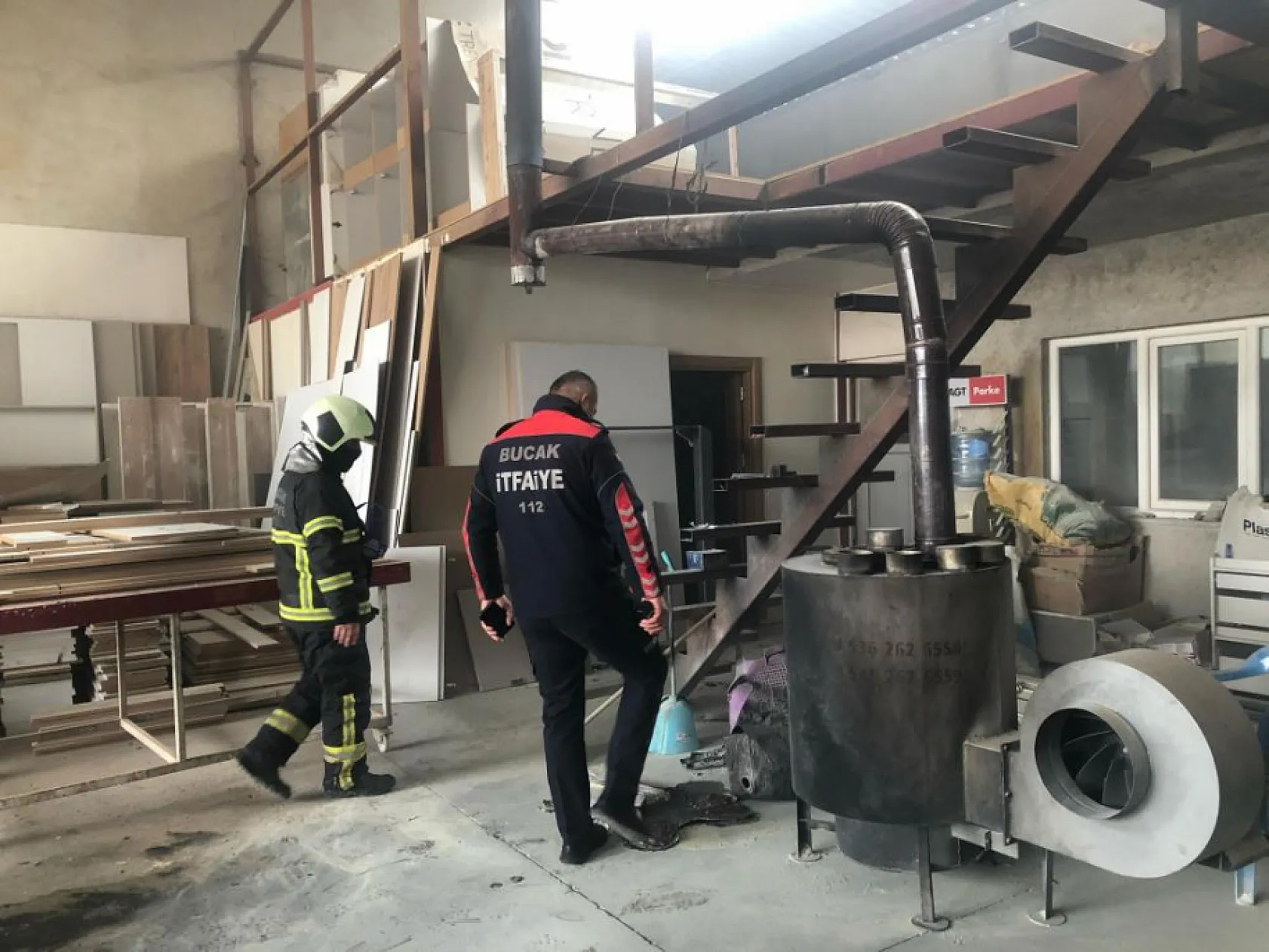 Tiner dökülen soba patladı: 1 ağır yaralı