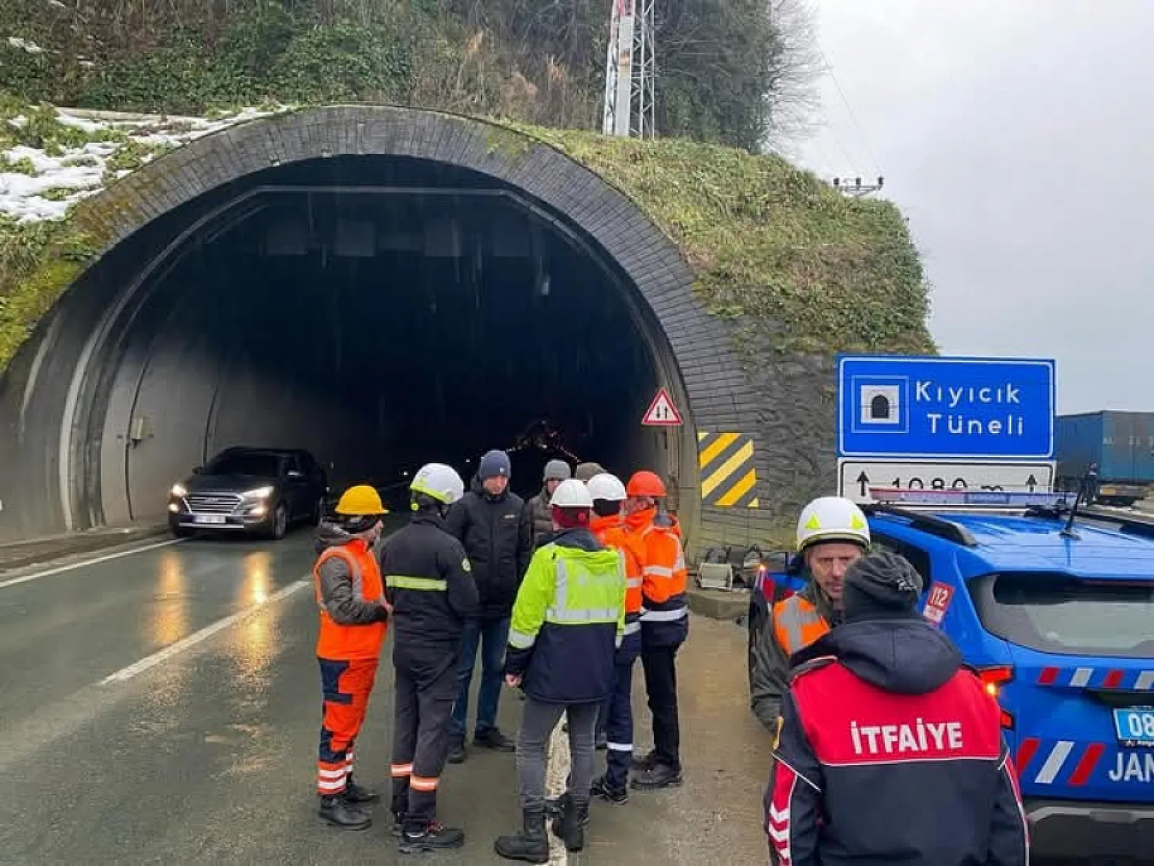 Tünel içinde Gürcistan plakalı bir tır yandı: 5 yaralı