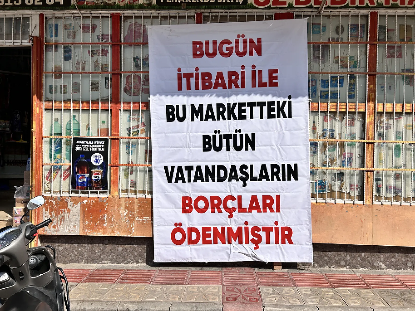 Gizemli hayırsever, 400 depremzede ailenin 1 milyon 600 bin TL'lik bakkal borcunu ödeyip kayıplara karıştı