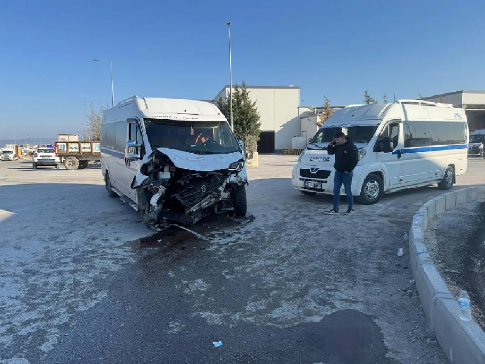 Manisa'da işçi servisi kaza yaptı: 19 yaralı