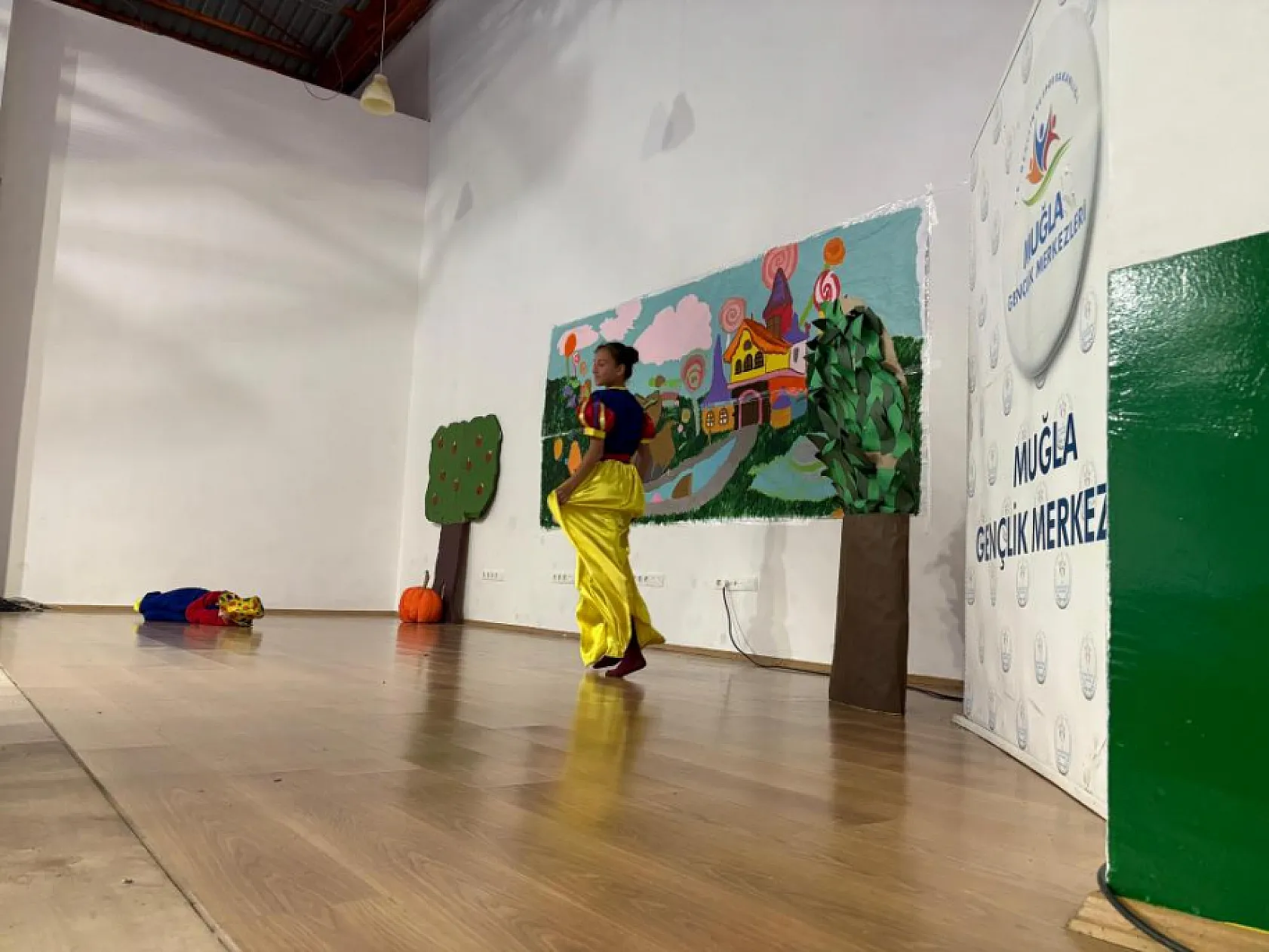 Minik yetenekler sahne aldı! Muğla'da tiyatro şöleni