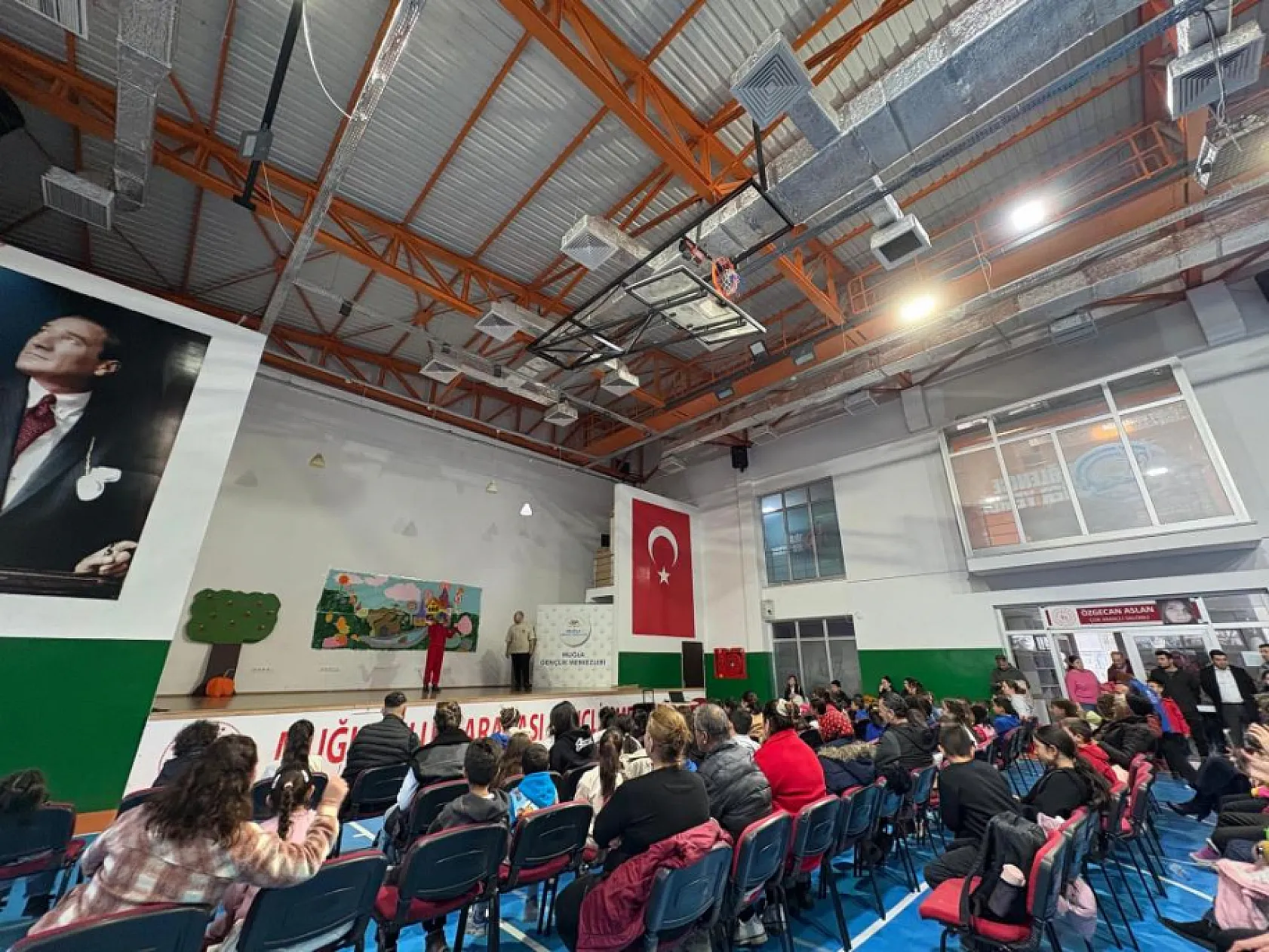 Minik yetenekler sahne aldı! Muğla'da tiyatro şöleni