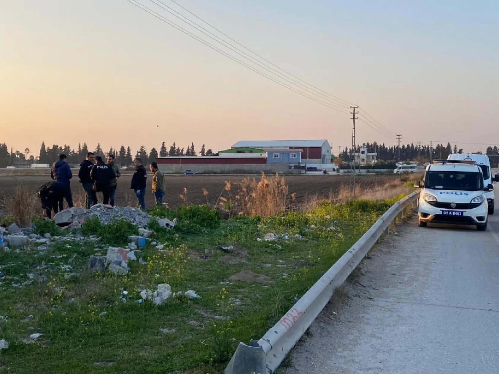 Arıza yapan araç sahibi, dere yataklarında insan kafatası ve kemikleri buldu
