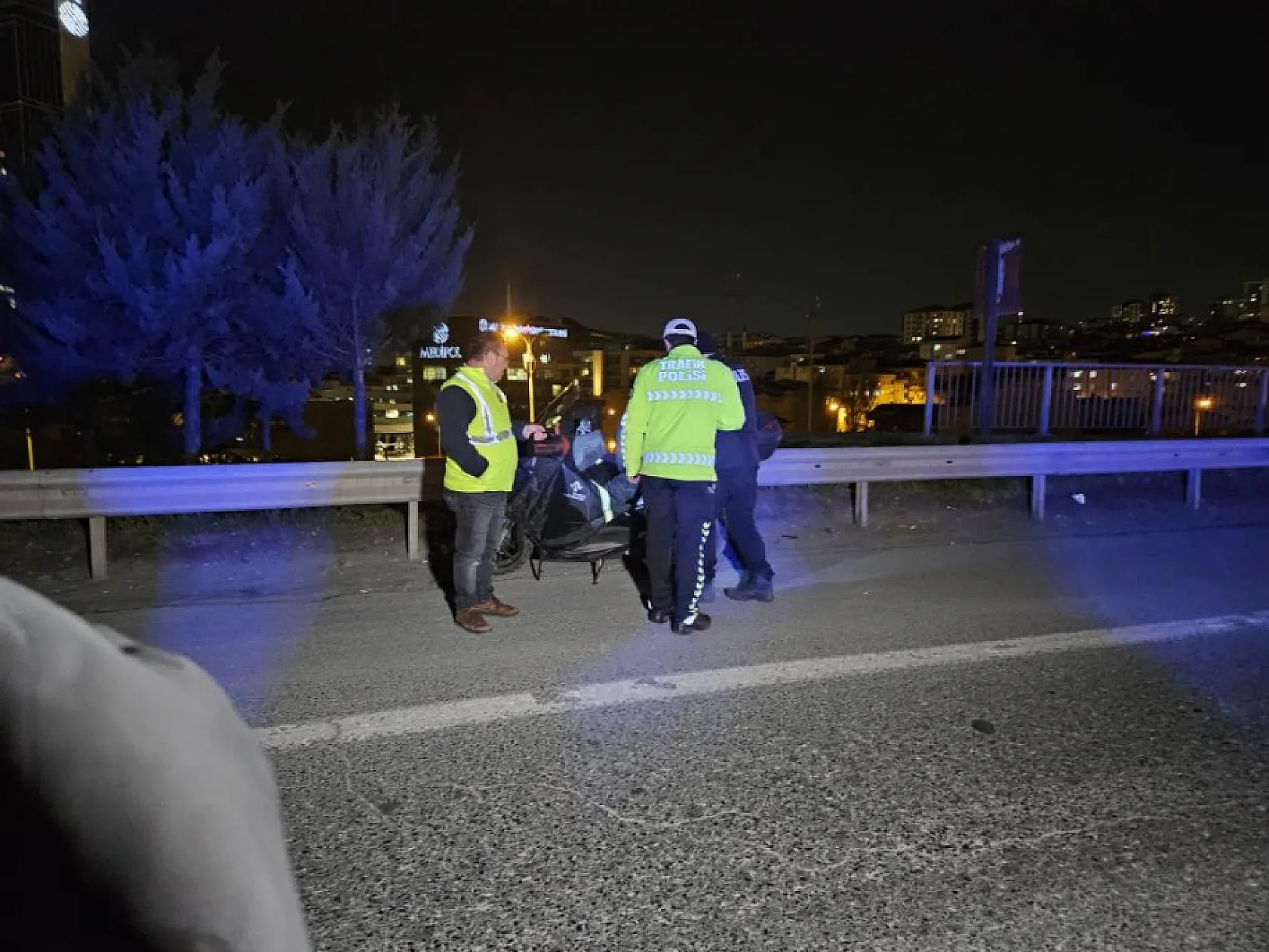 TEM Otoyolu'nda feci kaza: Motosiklet sürücüsü feci şekilde can verdi