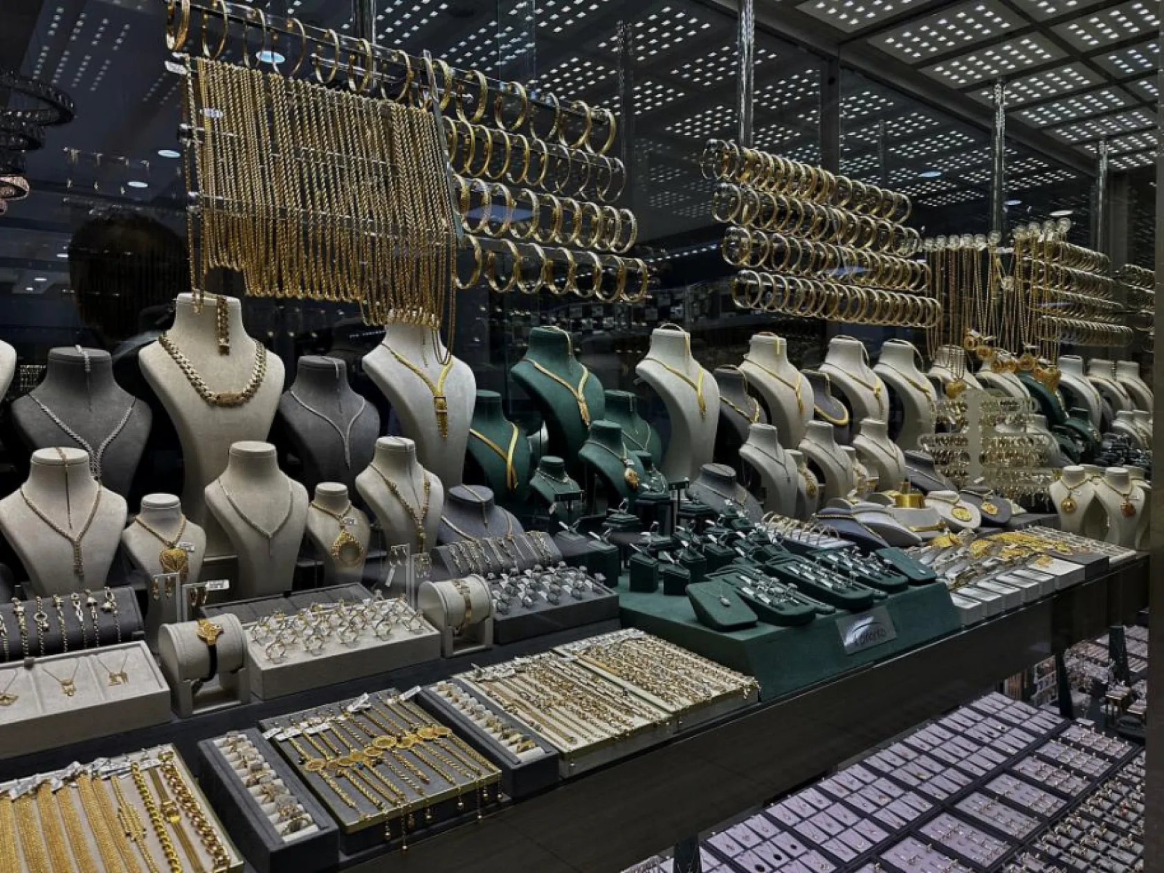 Ons altın 3 bin doların üzerini gördü