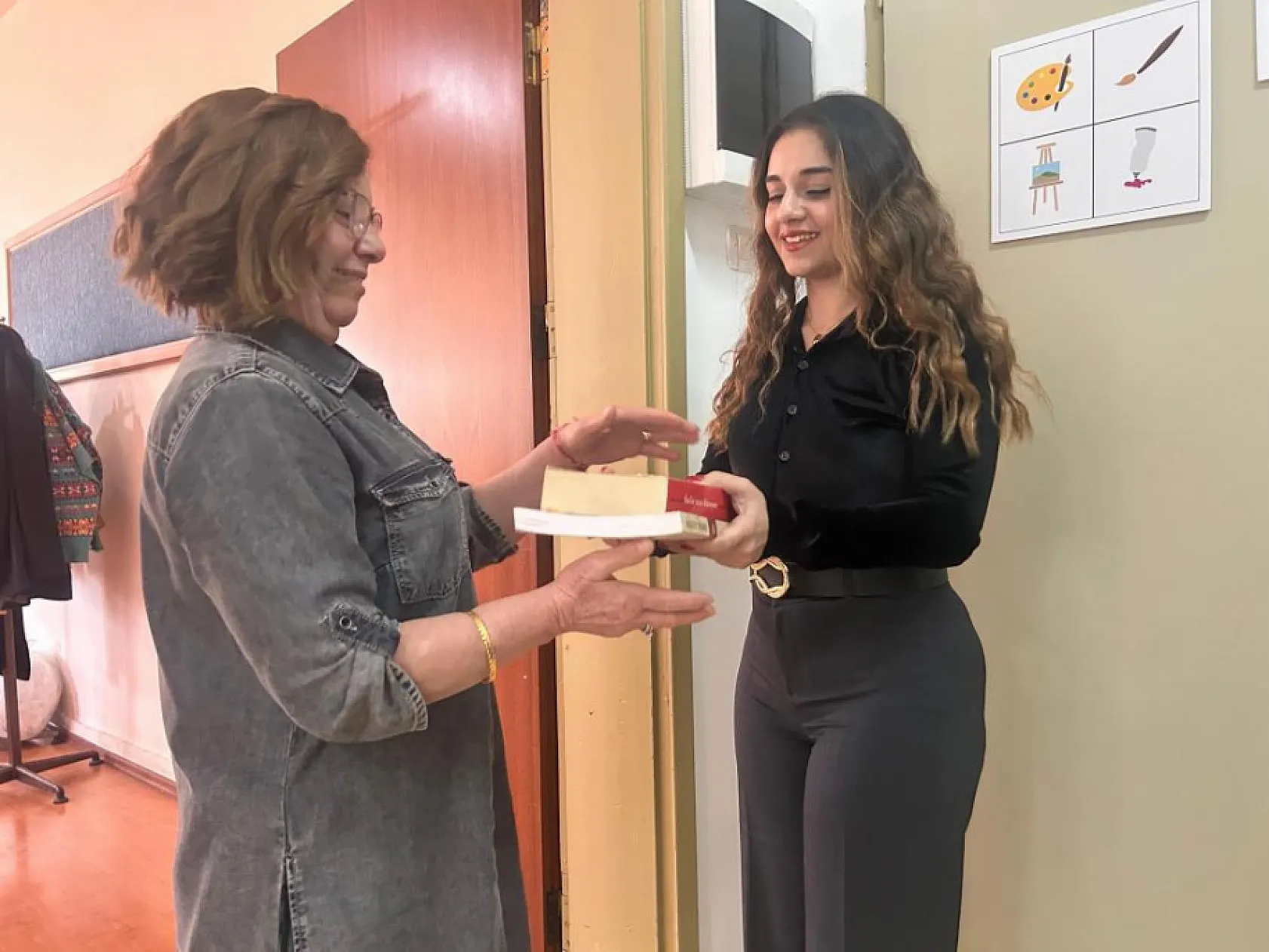40 yıl sonra anne ve kızı üniversitede birlikte okuyor! İşte o hayalin gerçekleştiği an