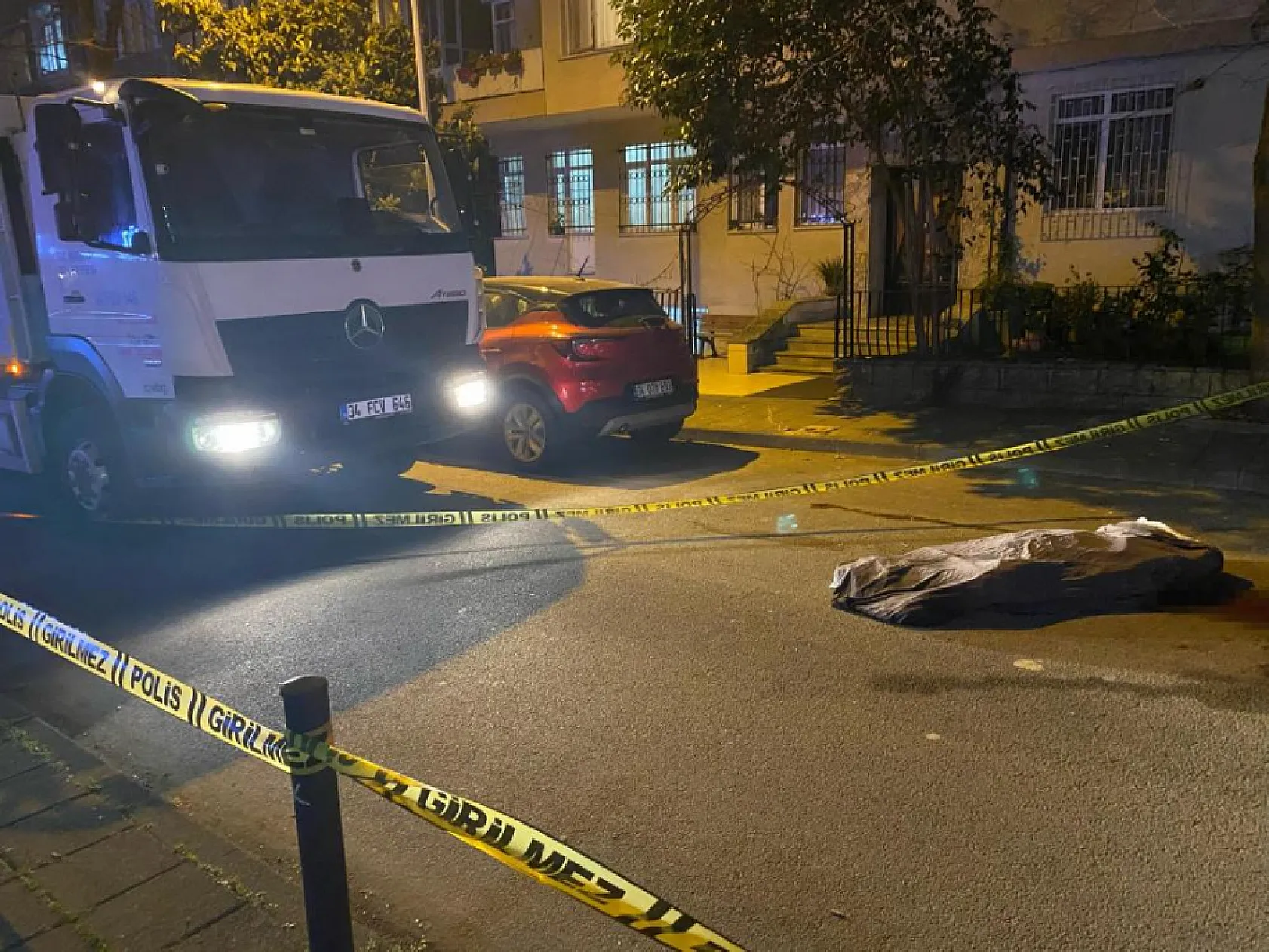 Çöp kamyonunun altında kalan yaşlı kadın hayatını kaybetti