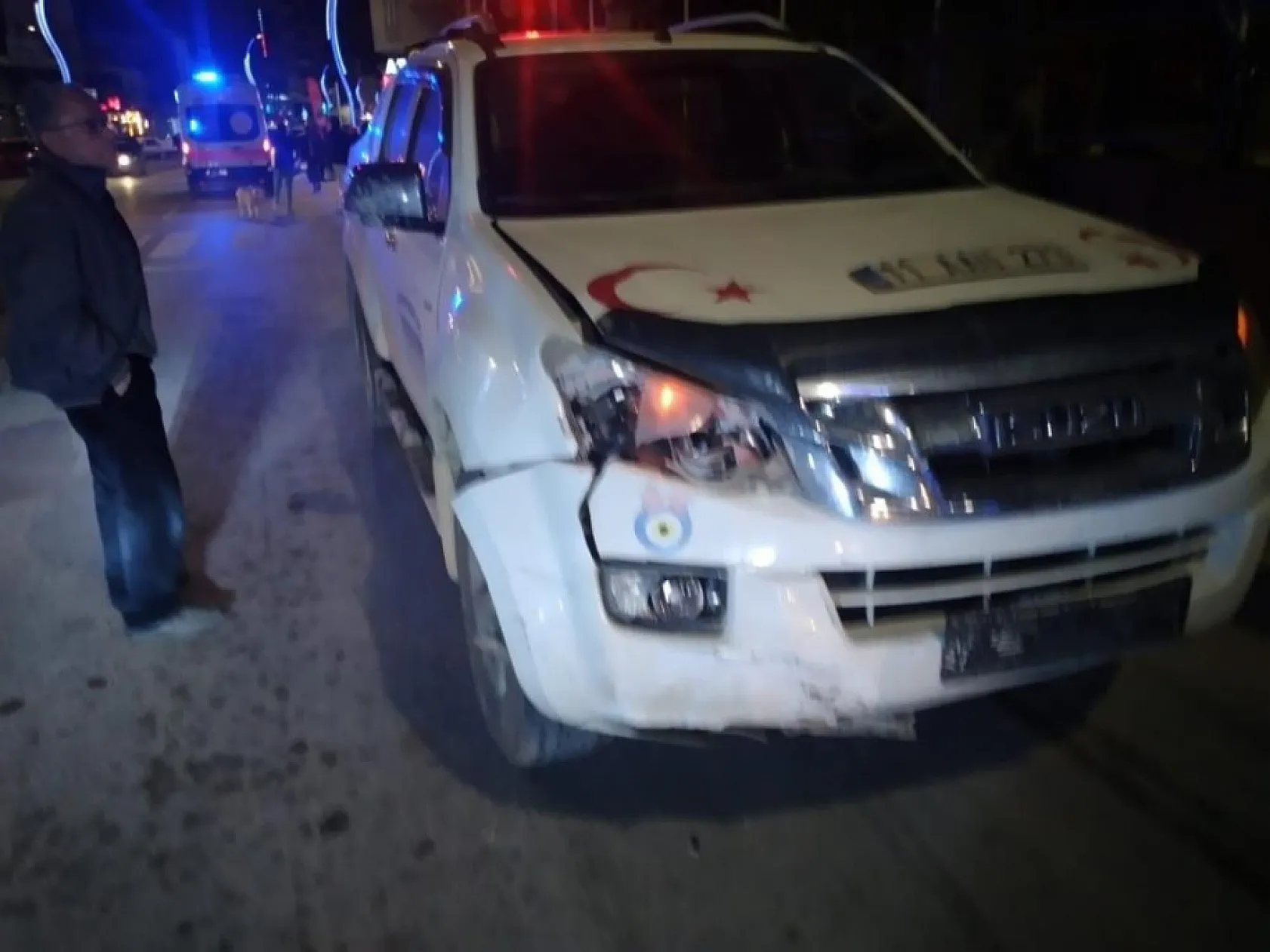 Kamyonet ile otomobil çarpıştı! 17 yaşındaki ehliyetsiz sürücü kazaya neden oldu