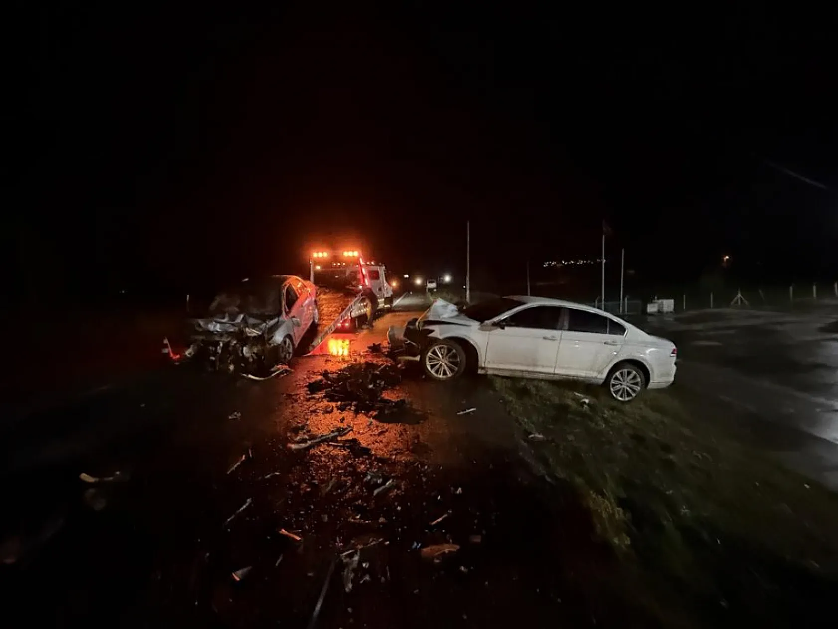Bayramın 2'nci günü feci kaza... İki otomobil kafa kafaya çarpıştı: 3 ölü, 1 yaralı