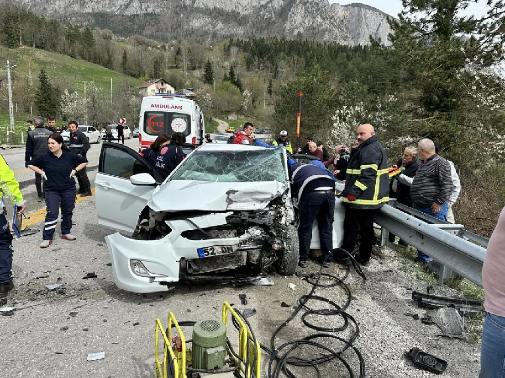 Feci kaza! İki otomobil çarpıştı: Ölü ve yaralılar var