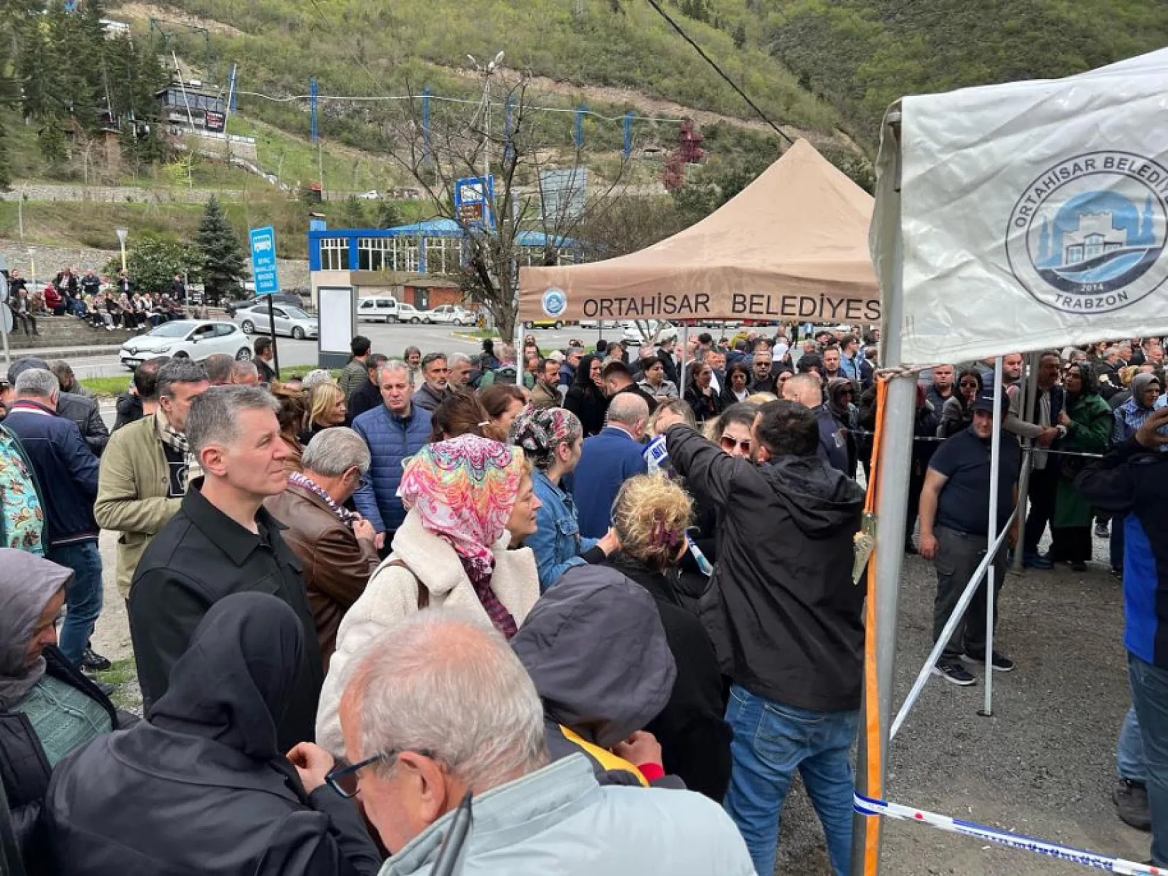Ünlü sanatçı Volkan Konak vasiyetindeki ceviz ağacının altına gömülecek