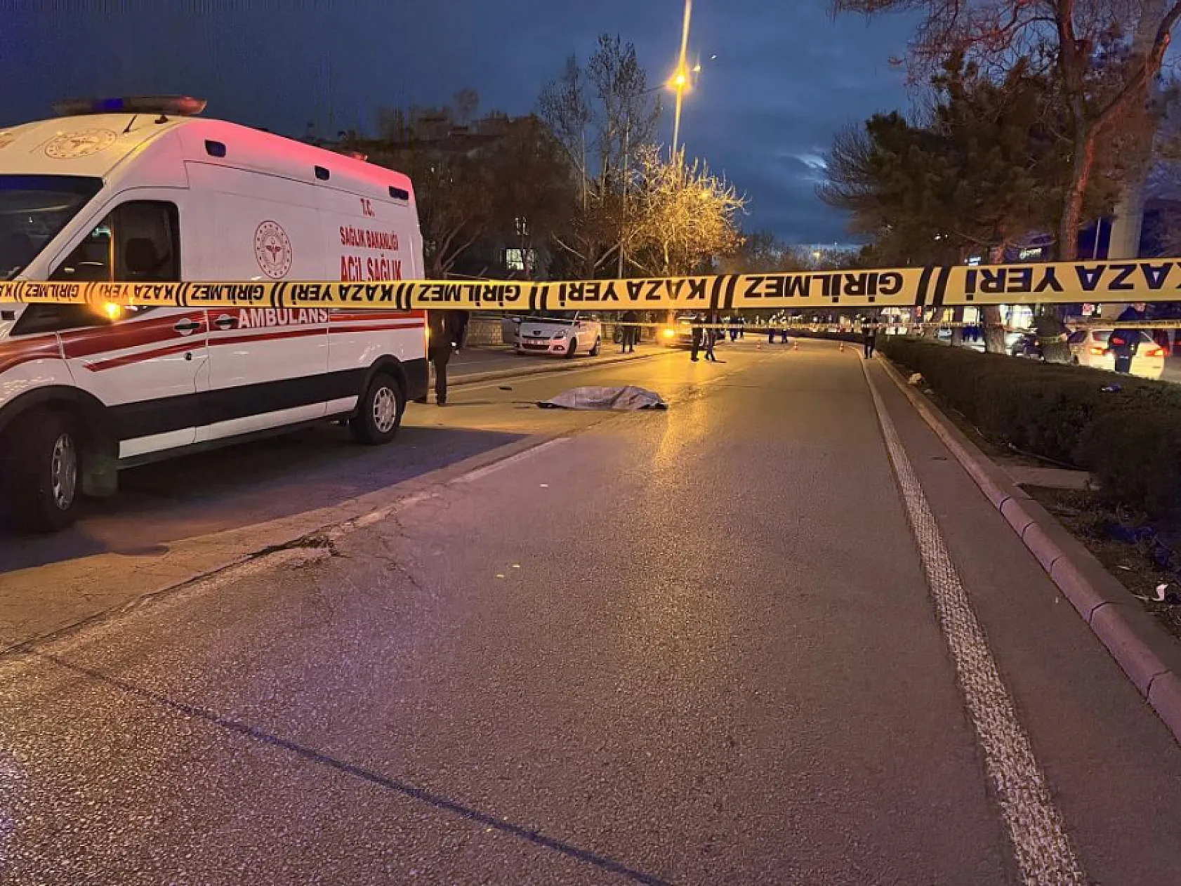 Yolun karşısına geçerken feci kaza: Kadın hayatını kaybetti