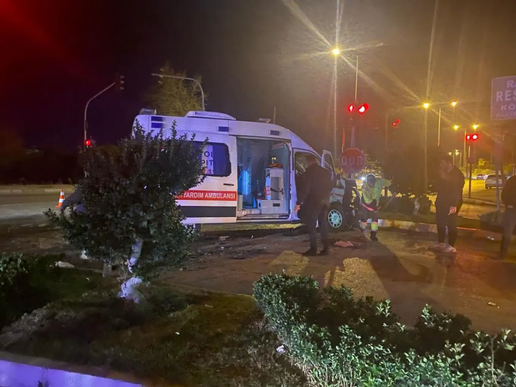 Korkunç kaza: Ambulans ve cip çarpıştı, 9 kişi yaralı