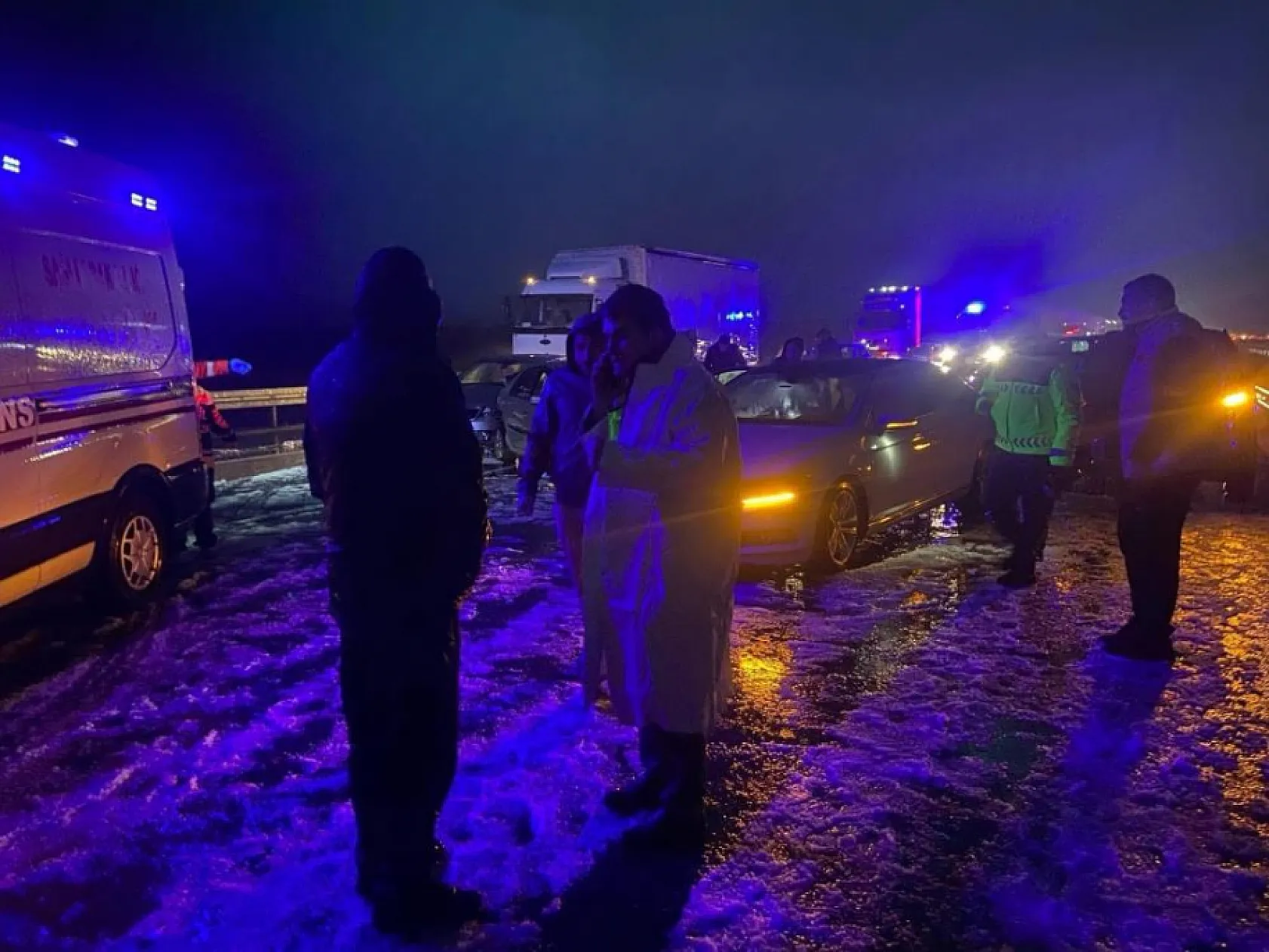 Feci zincirleme kaza! 12 araç birbirine girdi, 10 yaralı