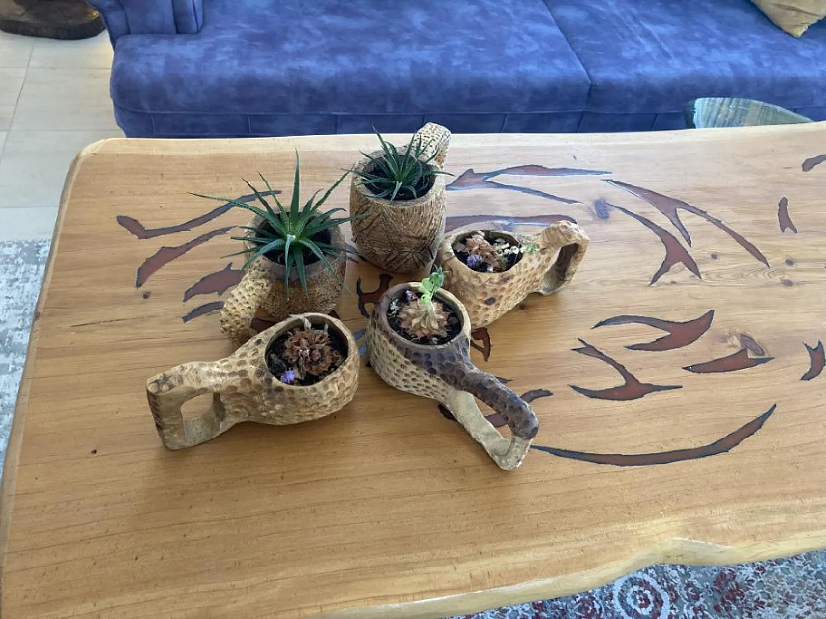 Pandemide başlayan hobi ile köy evini sanat galerisine dönüştürdü