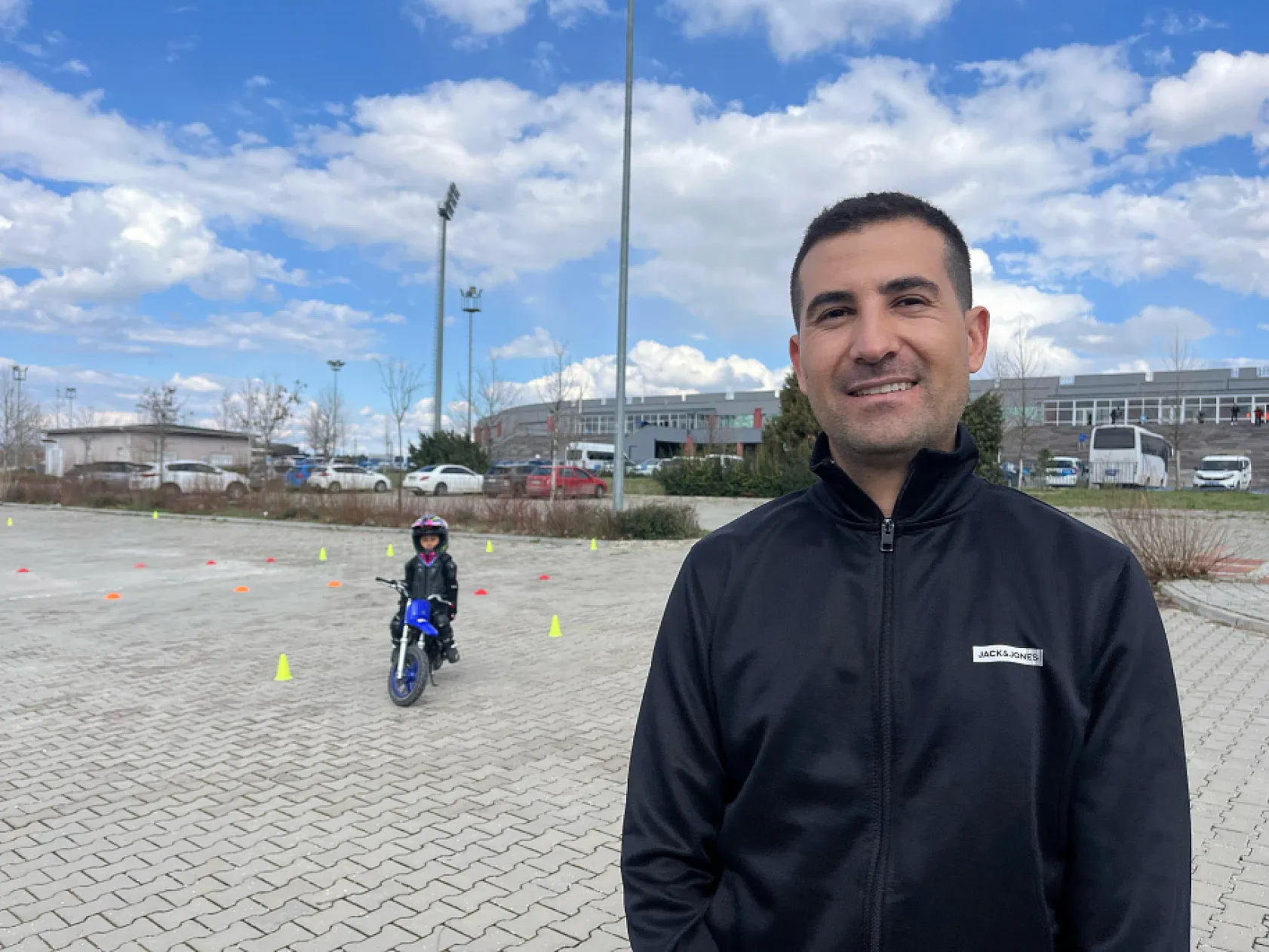 Zayn'a rakip Eskişehir'den çıktı: 3 yaşındaki Atakan motosikletiyle pistlerin tozunu attırıyor