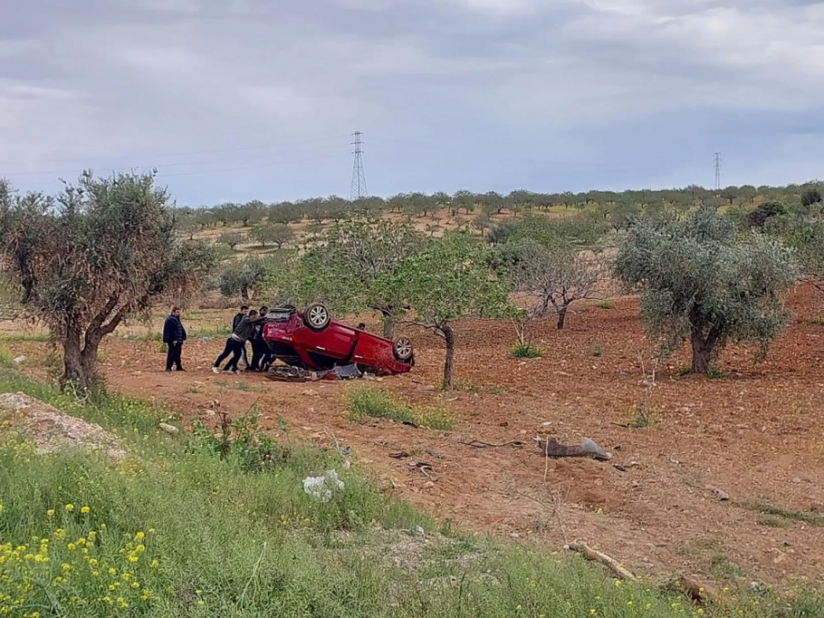 Fıstık bahçesine uçan otomobil can aldı! 19 yaşındaki genç kız hayatını kaybetti