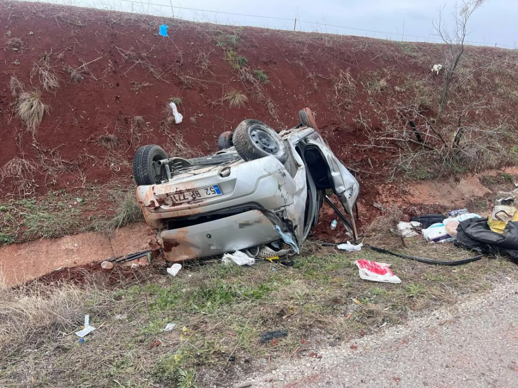Yoldan çıkan otomobil takla attı: 4 yaralı