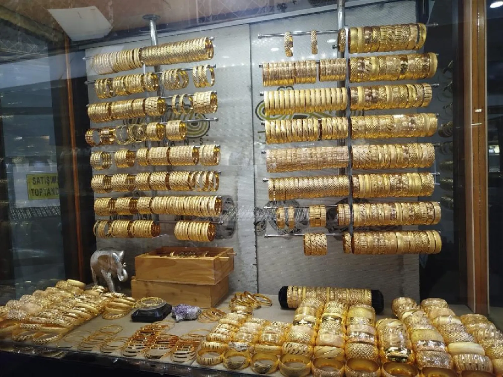 Altındaki artış düğün sahiplerini endişelendiriyor