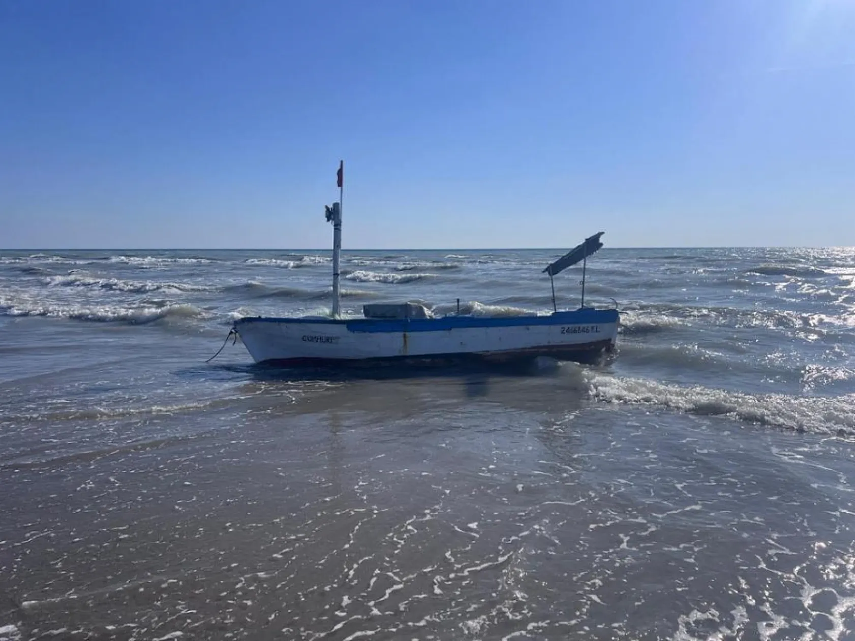 Seydikemer'de tekneden denize düşen şahıs için arama çalışması başlatıldı