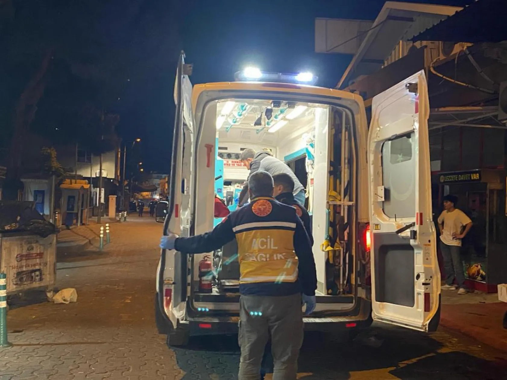 Eşini öldürdü, 8 yaşındaki kızını da yaraladı