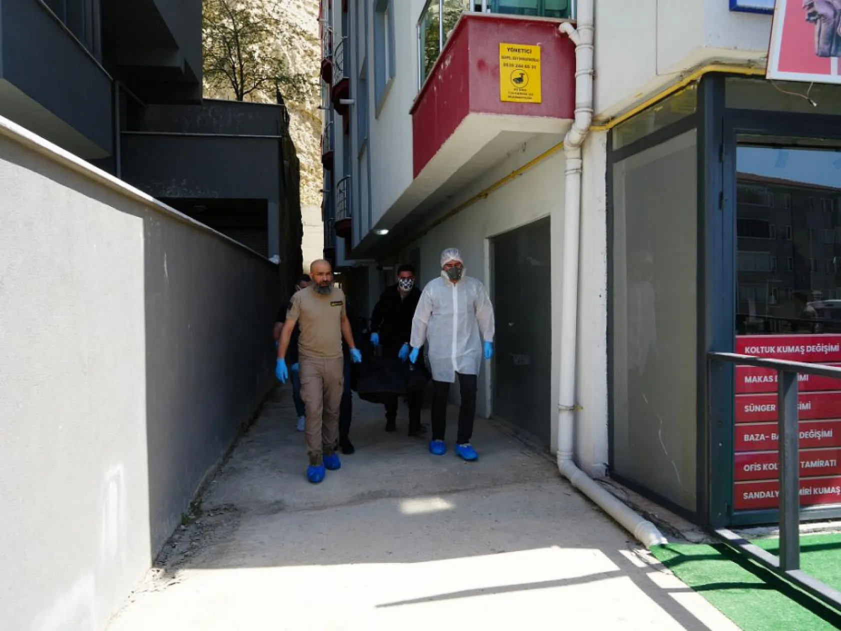 Apartmanı saran kokunun ardından vahşet çıktı