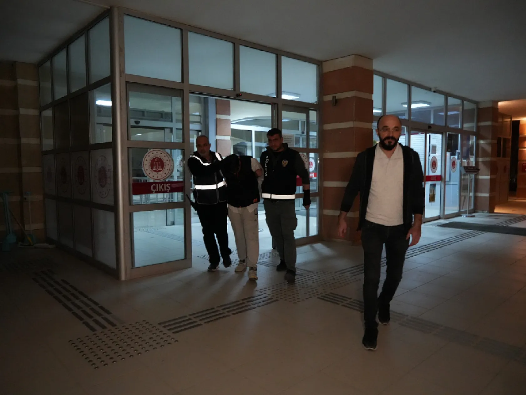 Hamile eşini öldürüp cesetle aynı evde 10 gün boyunca kalan koca tutuklandı