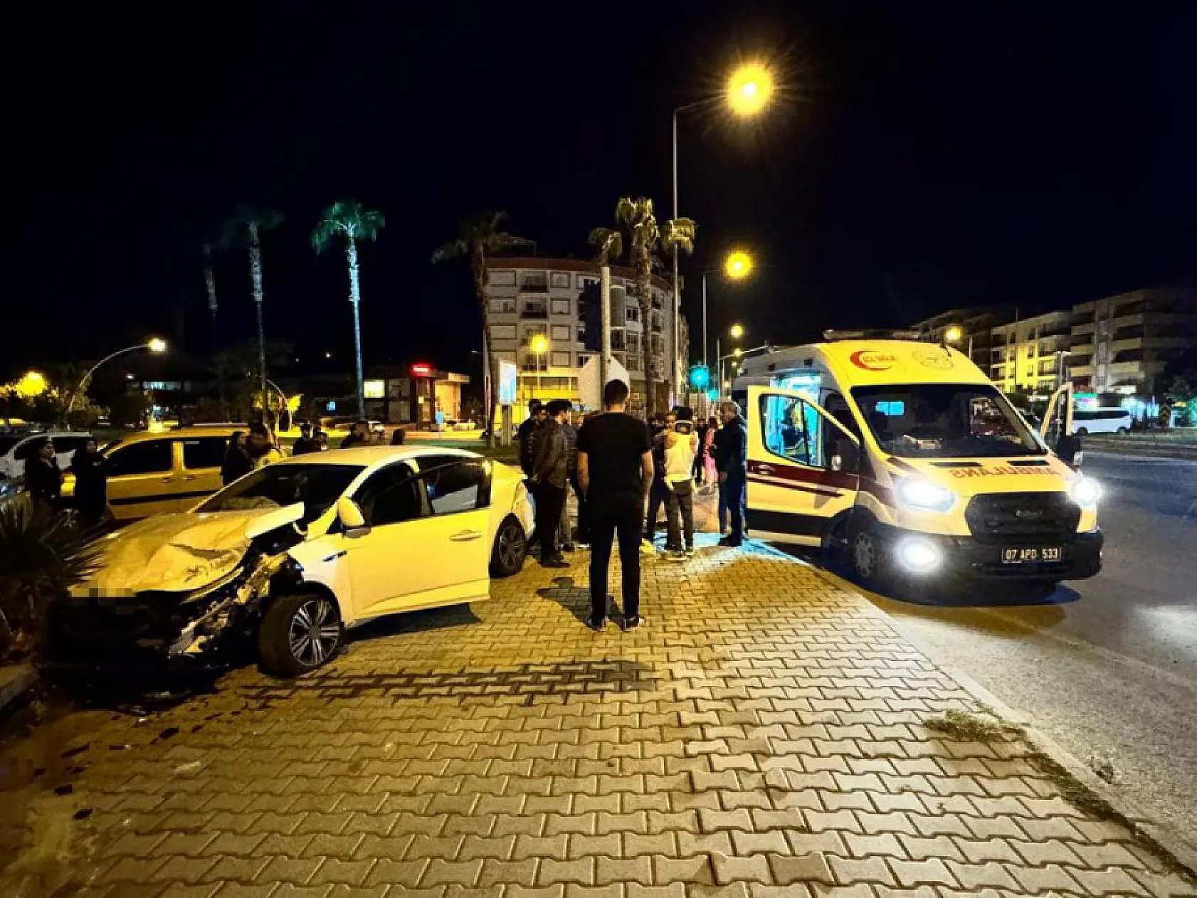 Kırmızı ışık ihlali faciası! 2'si çocuk 4 yaralı