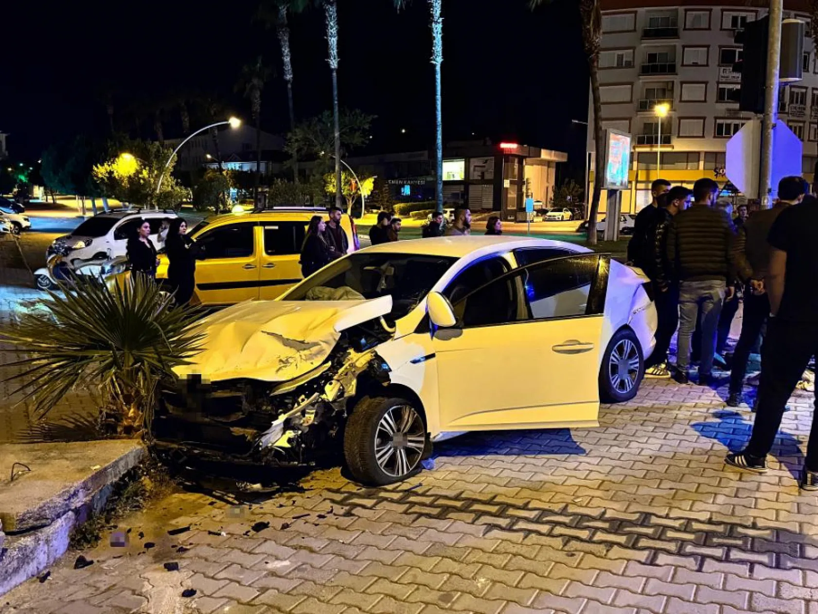 Kırmızı ışık ihlali faciası! 2'si çocuk 4 yaralı