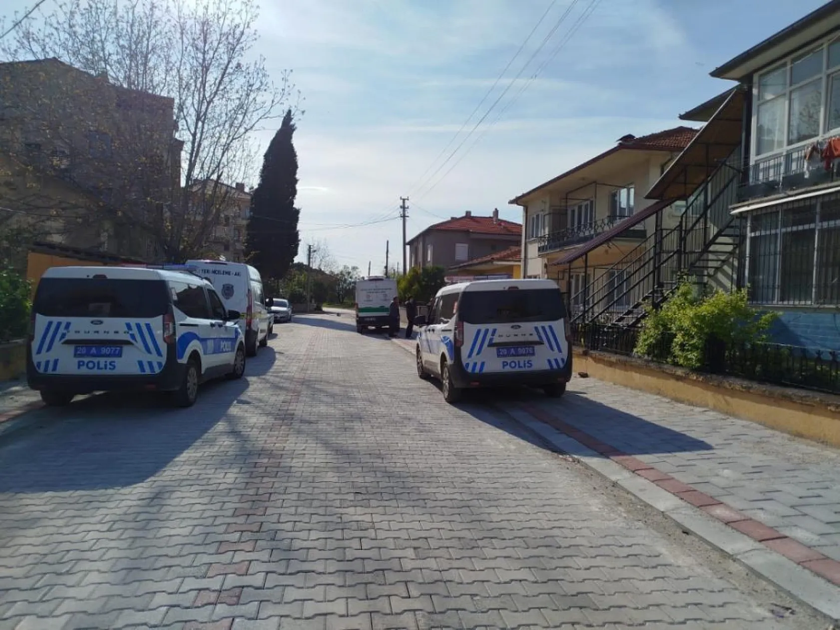 Çocukları uyandırmaya gitti, babalarını ölü buldu