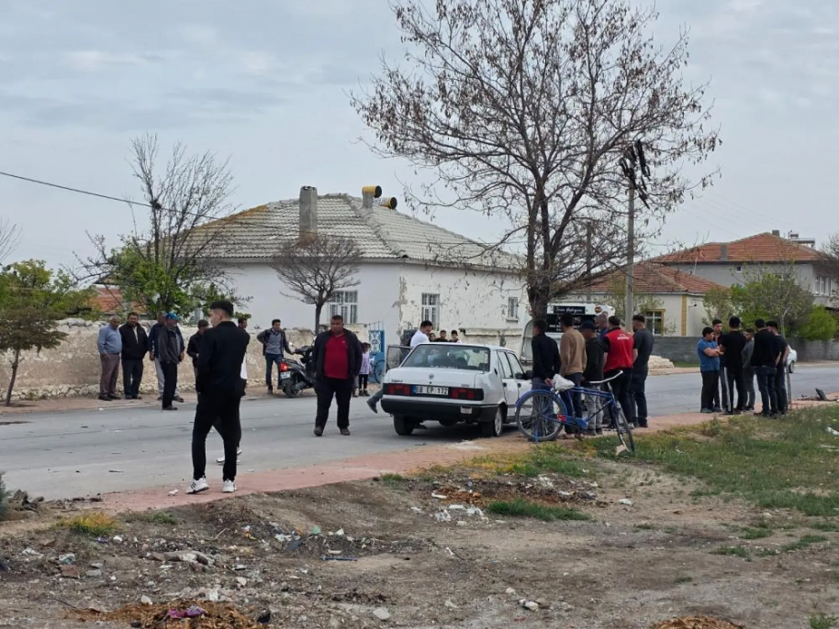 Gözü çıkıp yola fırlayan sürücü hayatını kaybetti
