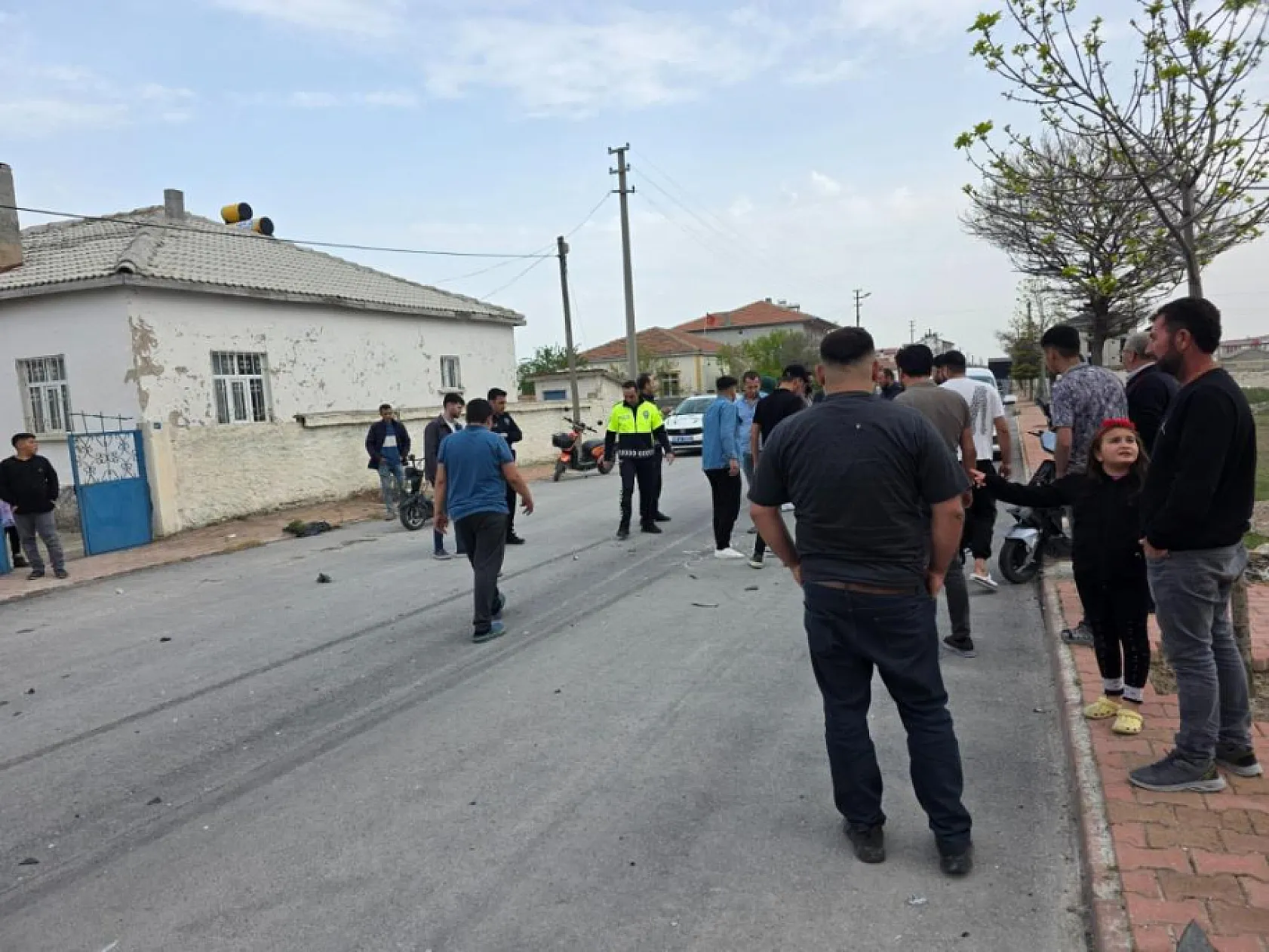 Gözü çıkıp yola fırlayan sürücü hayatını kaybetti