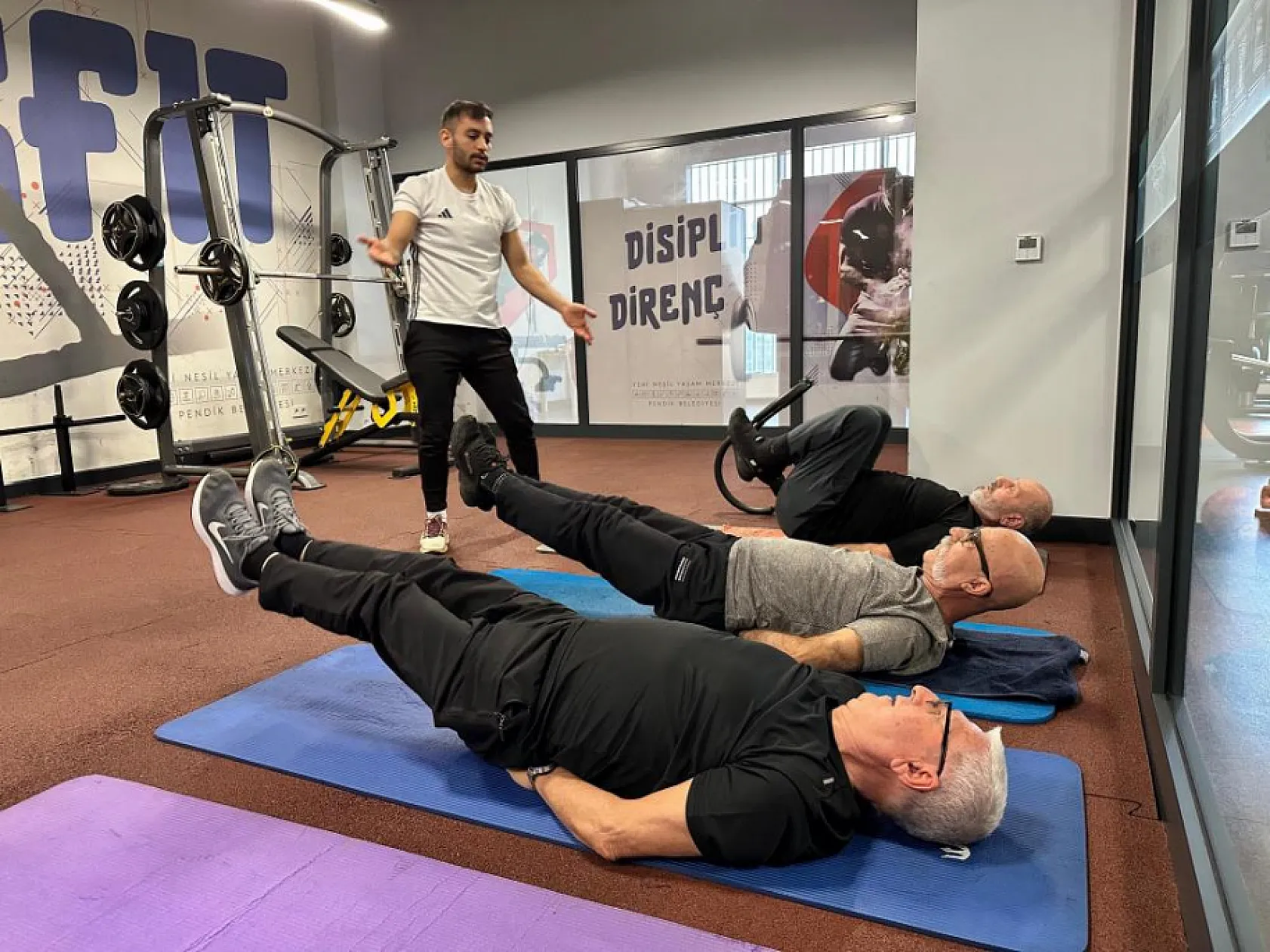 70 yaşındaki ihtiyar delikanlılar sporda gençlere taş çıkartıyor