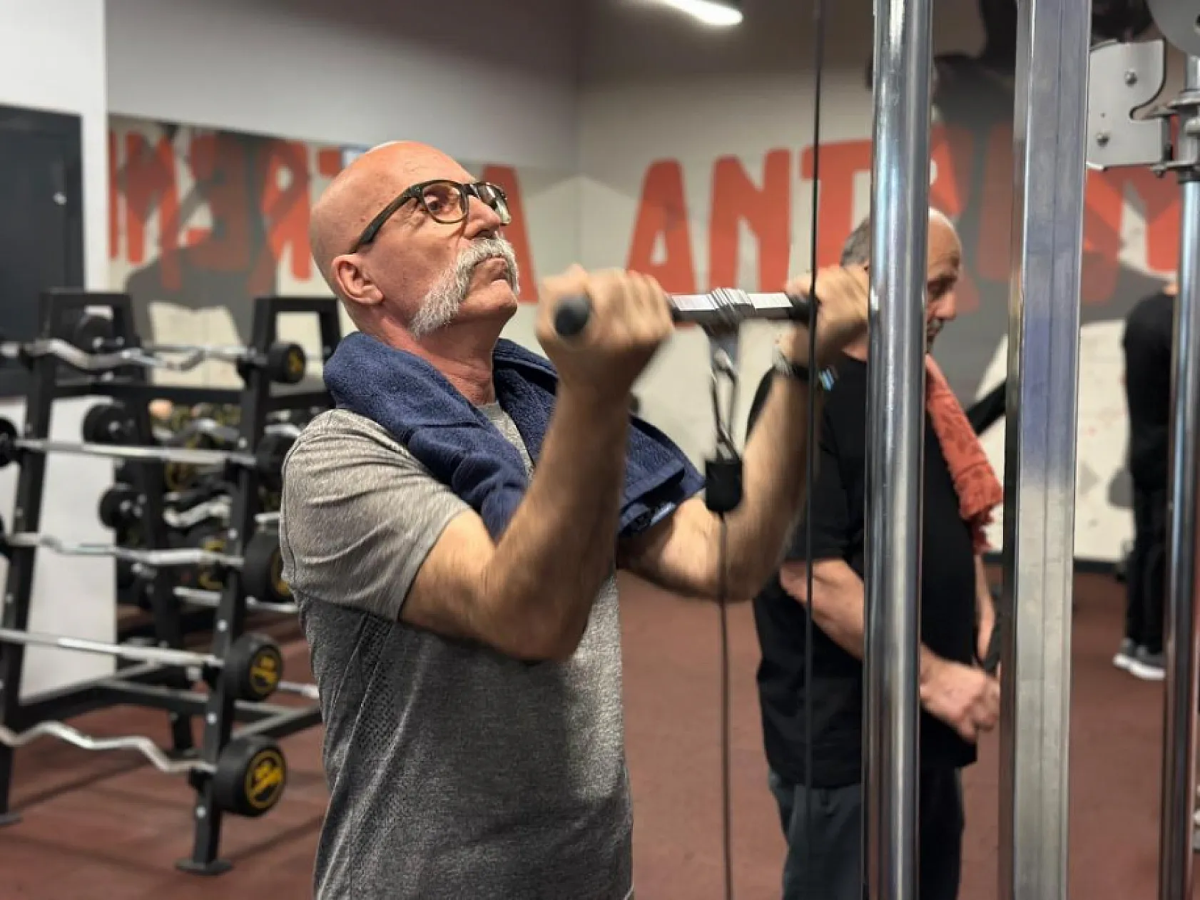 70 yaşındaki ihtiyar delikanlılar sporda gençlere taş çıkartıyor