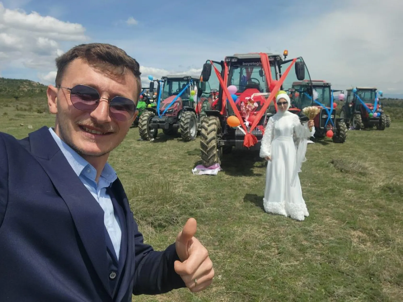 Gelin arabası yok, traktör var! O anlar sosyal medyayı salladı