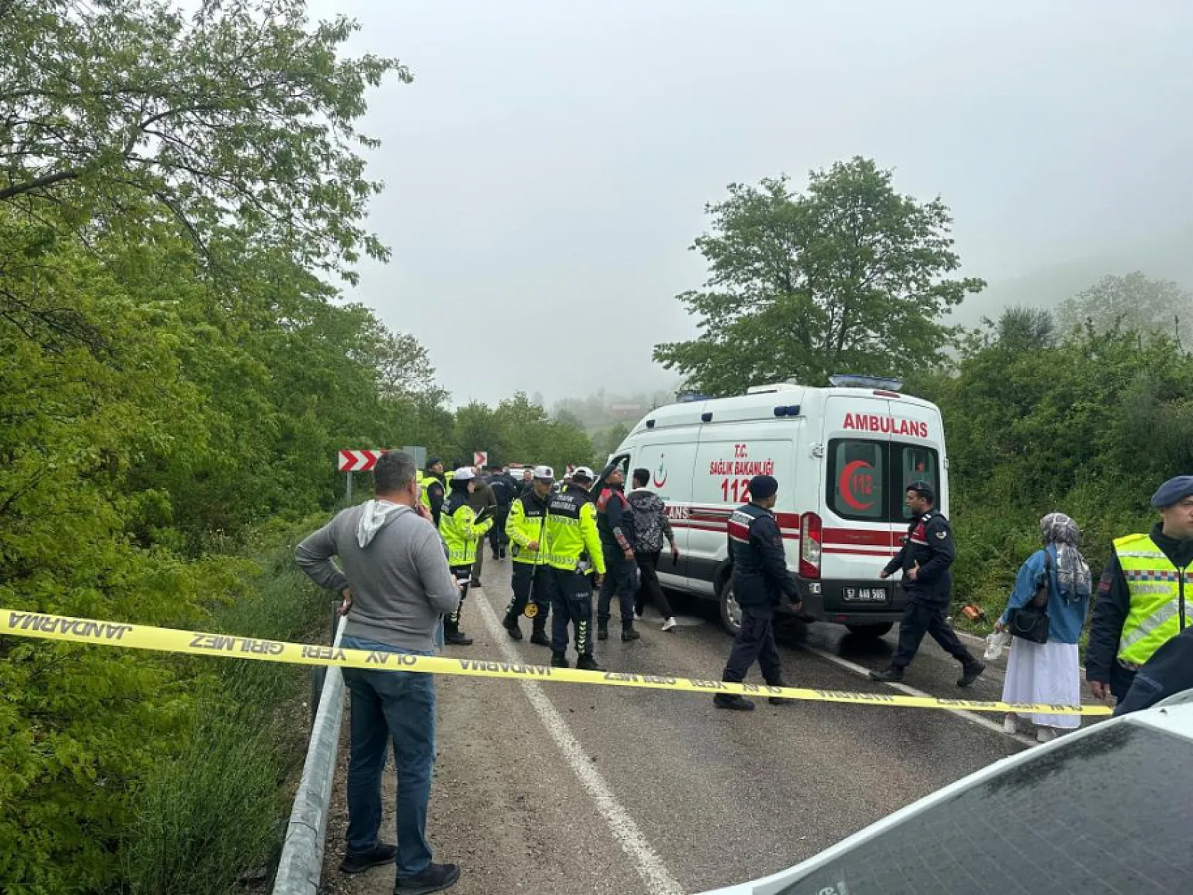 Tur otobüsü feci şekilde devrildi: 34 yaralı