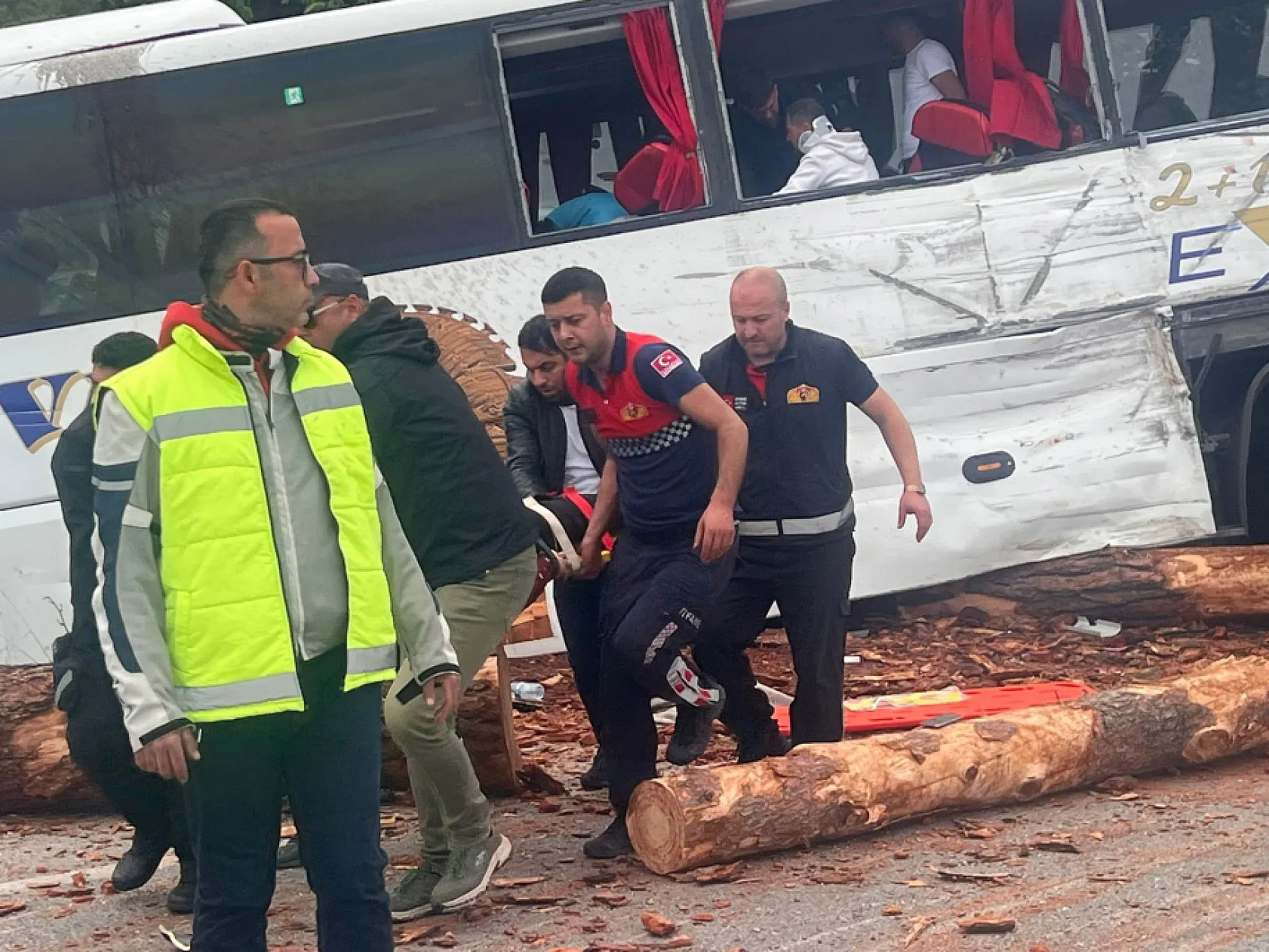 Çanakkale'de feci otobüs kazası: 6 ölü