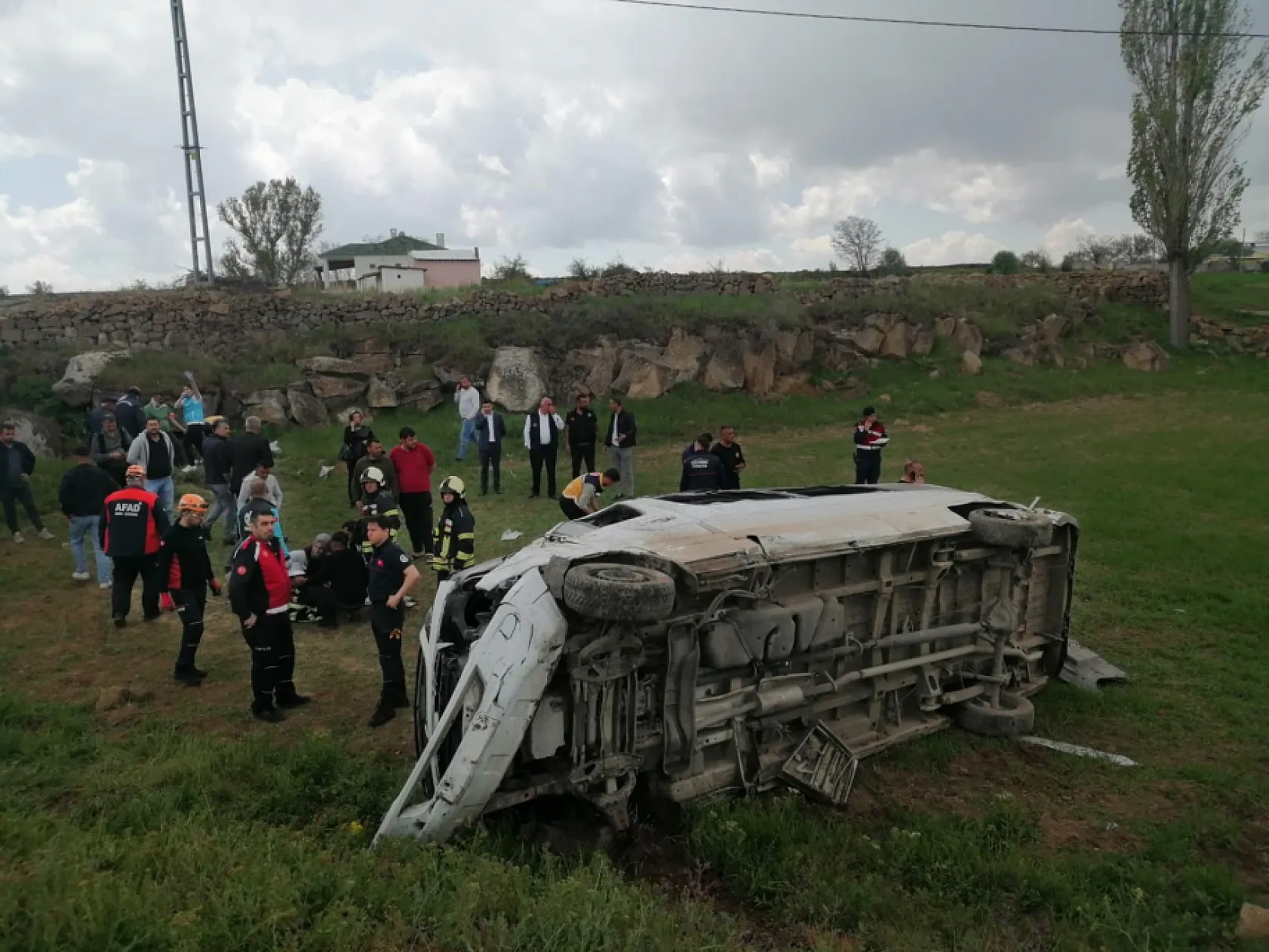 Öğrenci servisi devrildi: 15 öğrenci yaralı