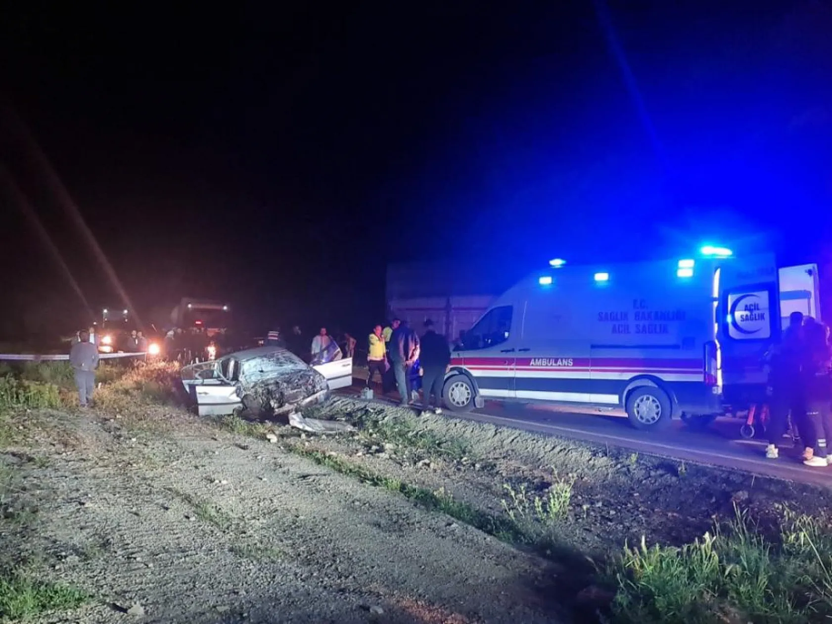 Feci kaza: Otomobil ve kamyon çarpıştı, 1 ölü 4 yaralı