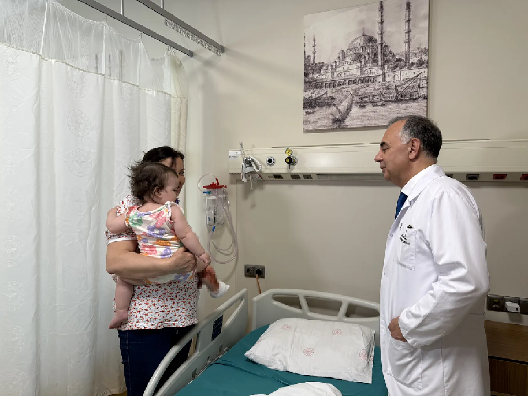 Üzerine çaydanlık devrilen 1 yaşındaki bebek dehşeti yaşadı, vücudunun yüzde 15'i yandı