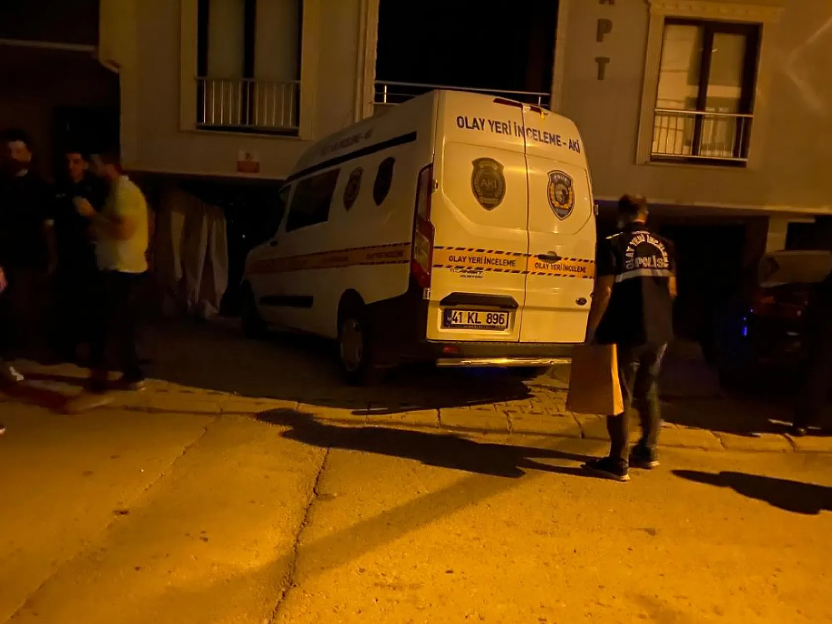Evinde kanlar içinde bulundu! Genç baba ölüm kalım savaşı veriyor
