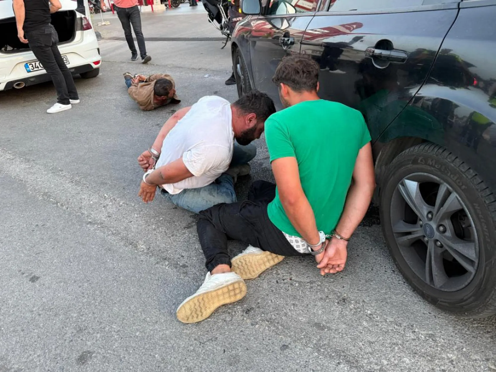 Bodrum'da durdurulan araçtaki şahıslar polise saldırdı: 2 yaralı, 3 gözaltı